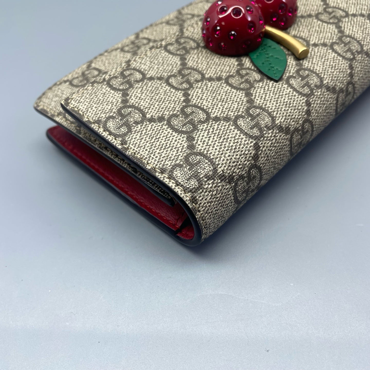 Gucci - GG Supreme Cherry Wallet on Chain - Coated canvas with leather trim - Beige with Red accents - (mini)