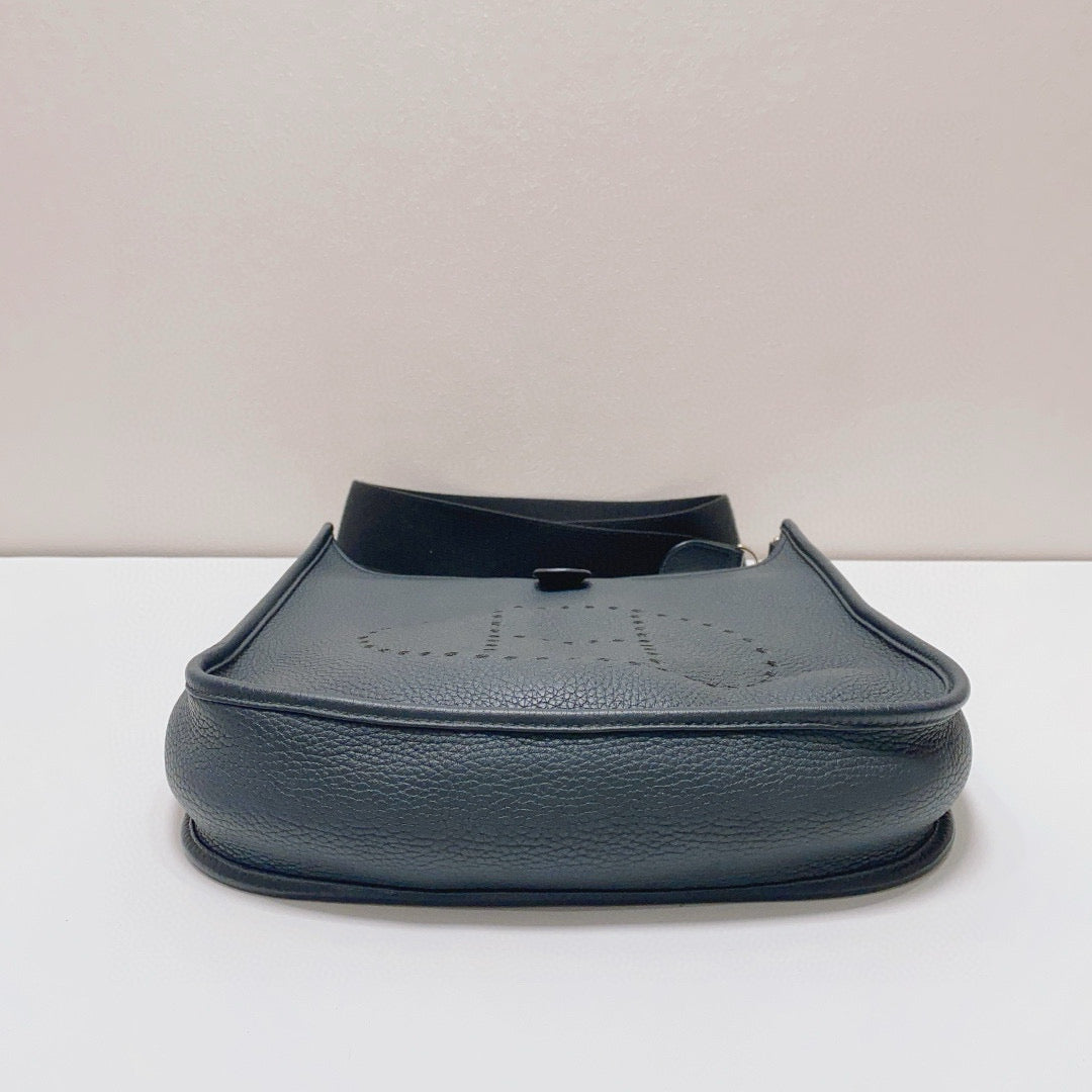 Hermès - Evelyne 29 - Leather - Navy with Silver-Tone Hardware - (medium)