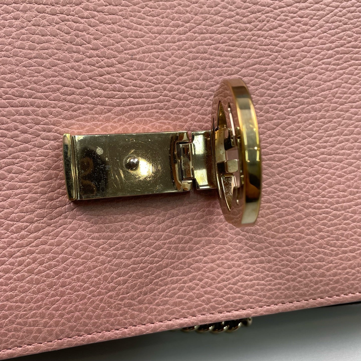 Gucci - Interlocking G Chain Shoulder Bag - Grained leather - Pink - (small)
