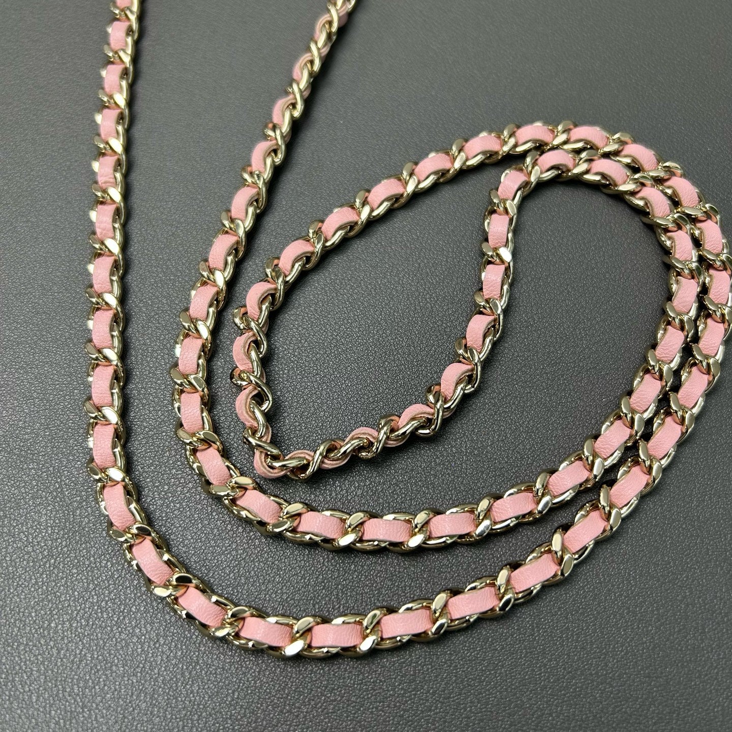 Chanel - Round Mini Chain Bag - Tweed with leather trim - Multicolour (White, Pink, Blue) with Pink accents - (mini)