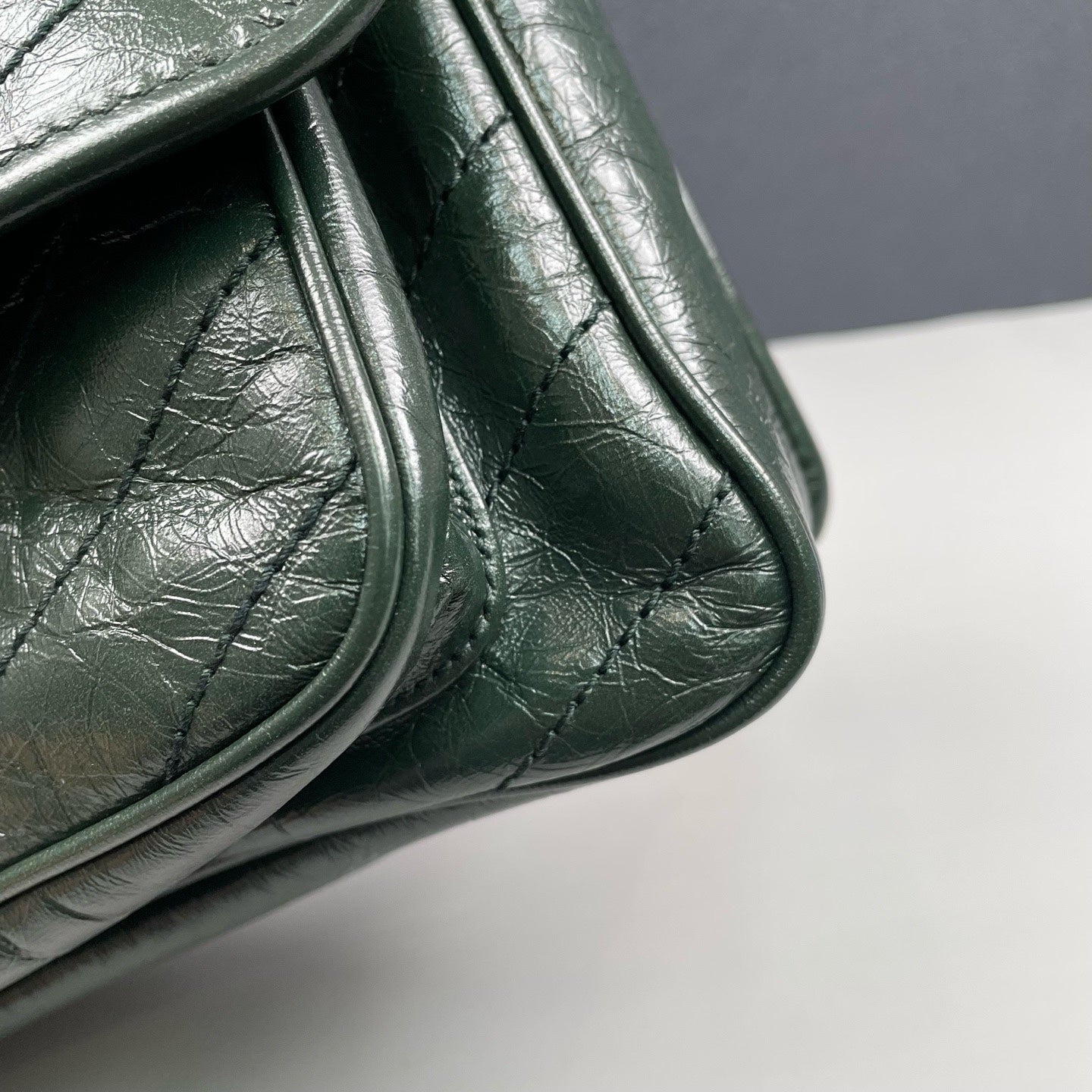 Saint Laurent - Niki Medium Chain Bag - Distressed calfskin leather - Green - (Medium)