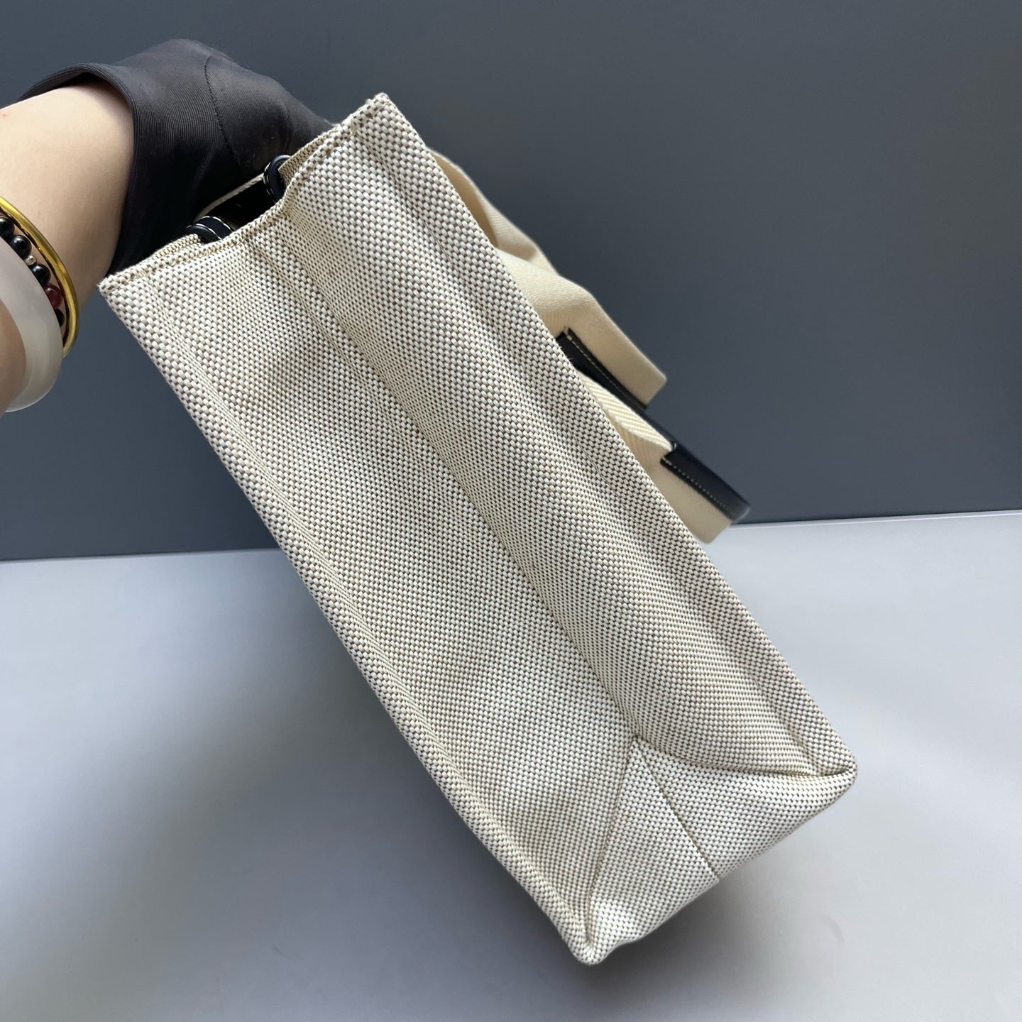 Chloe - Woody Tote Bag - Canvas and leather - Beige with black accents - (medium)
