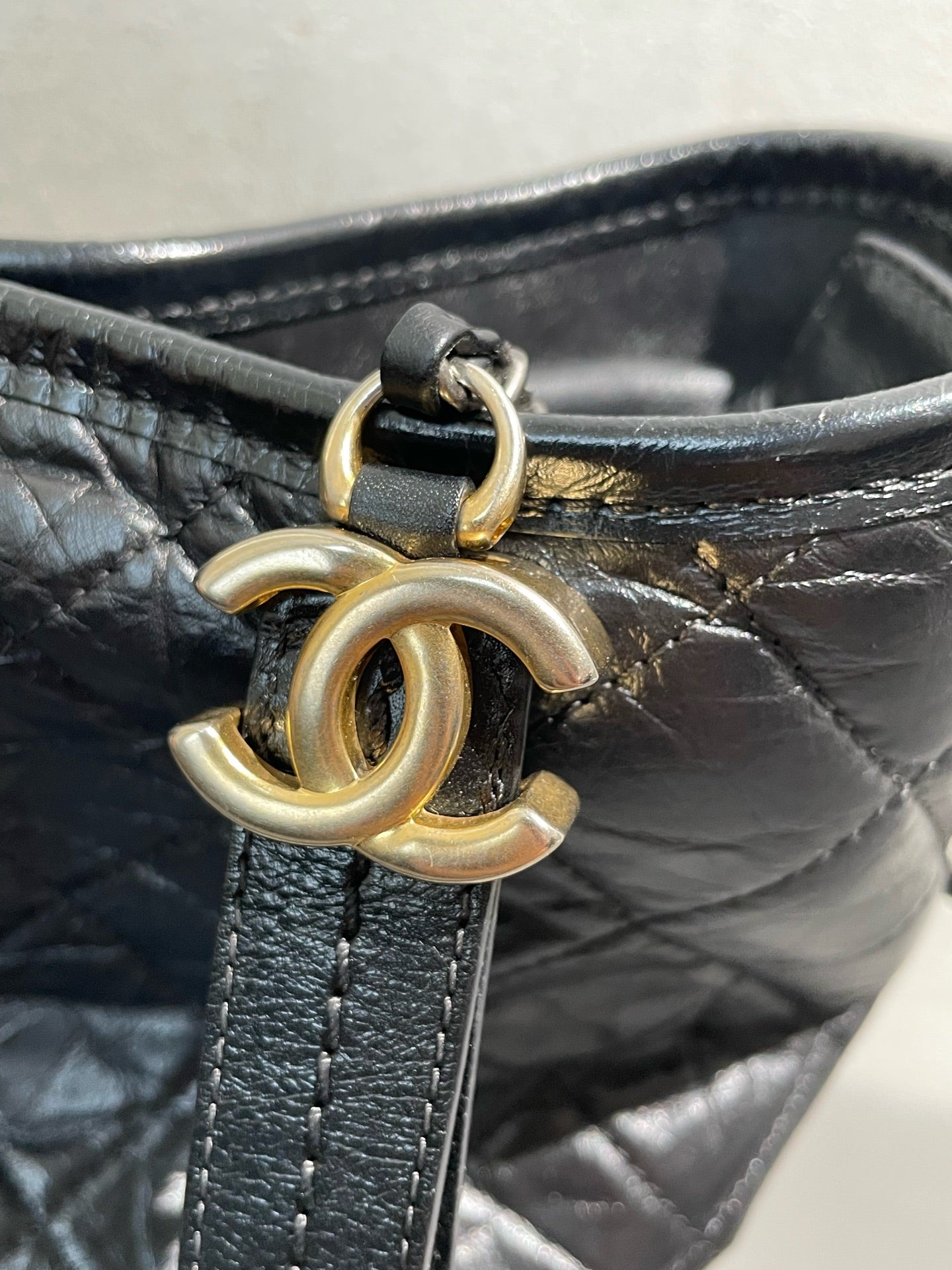 Chanel - Gab Bag (Hobo Bag) - Crumpled calfskin and smooth calfskin leather - Black - (Medium)