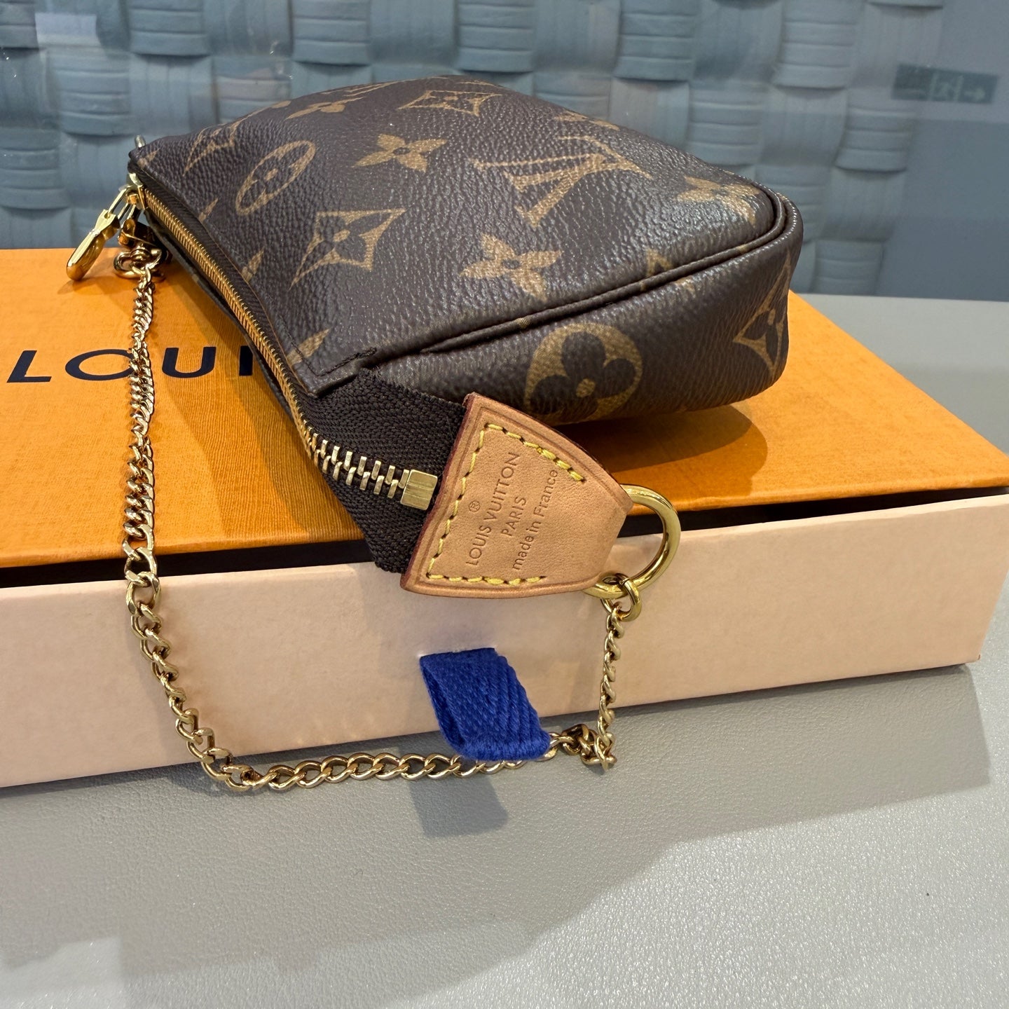 Louis Vuitton - Mini Pochette Accessories - Monogram coated canvas with Vachetta leather trim - Brown - (mini)
