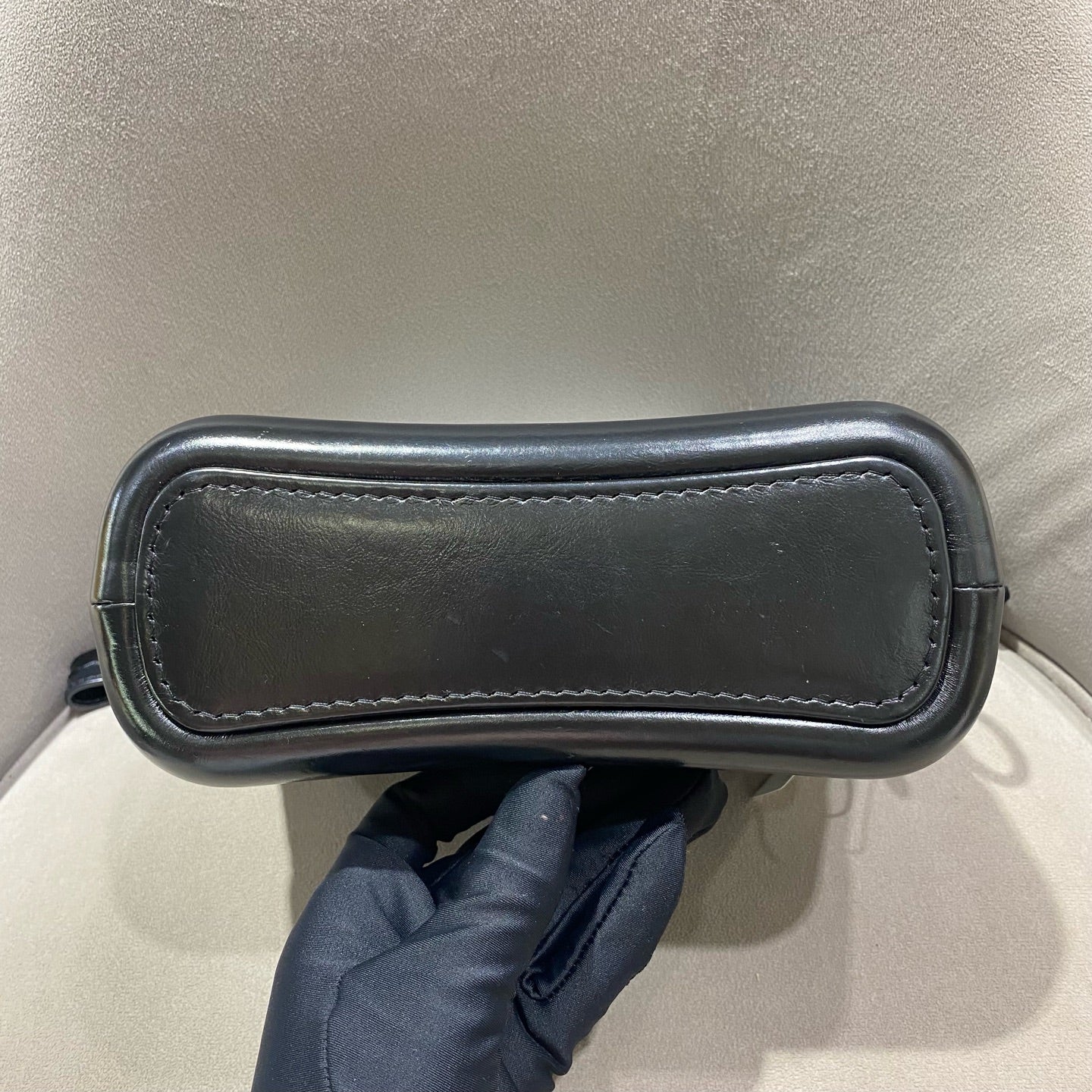 Chanel - Gabrielle Hobo Bag Small - Aged calfskin leather and smooth calfskin leather - Black with Gold-Tone Hardware - (small)