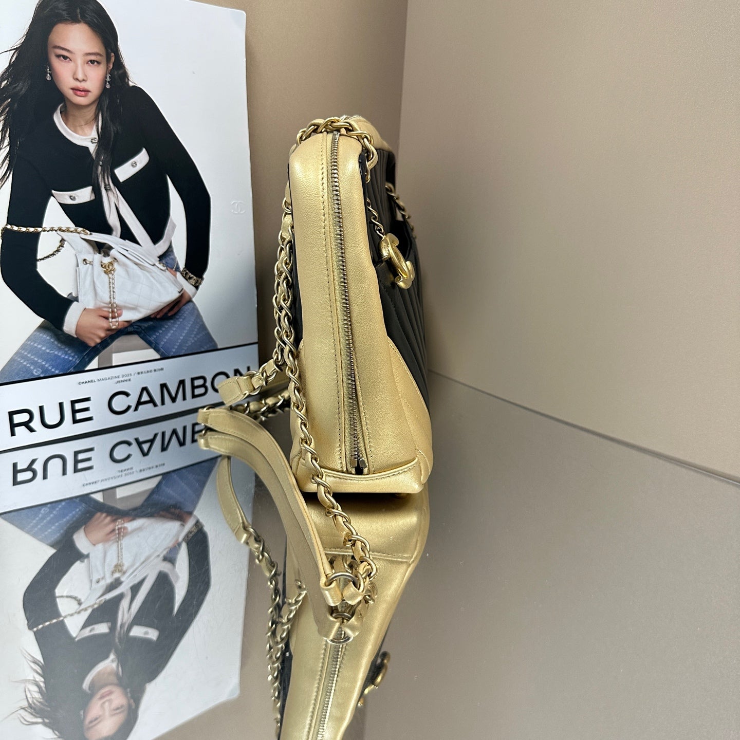 Chanel - Color-blocked V-Stitch Camera Bag - Leather - Multicolour - (Small)