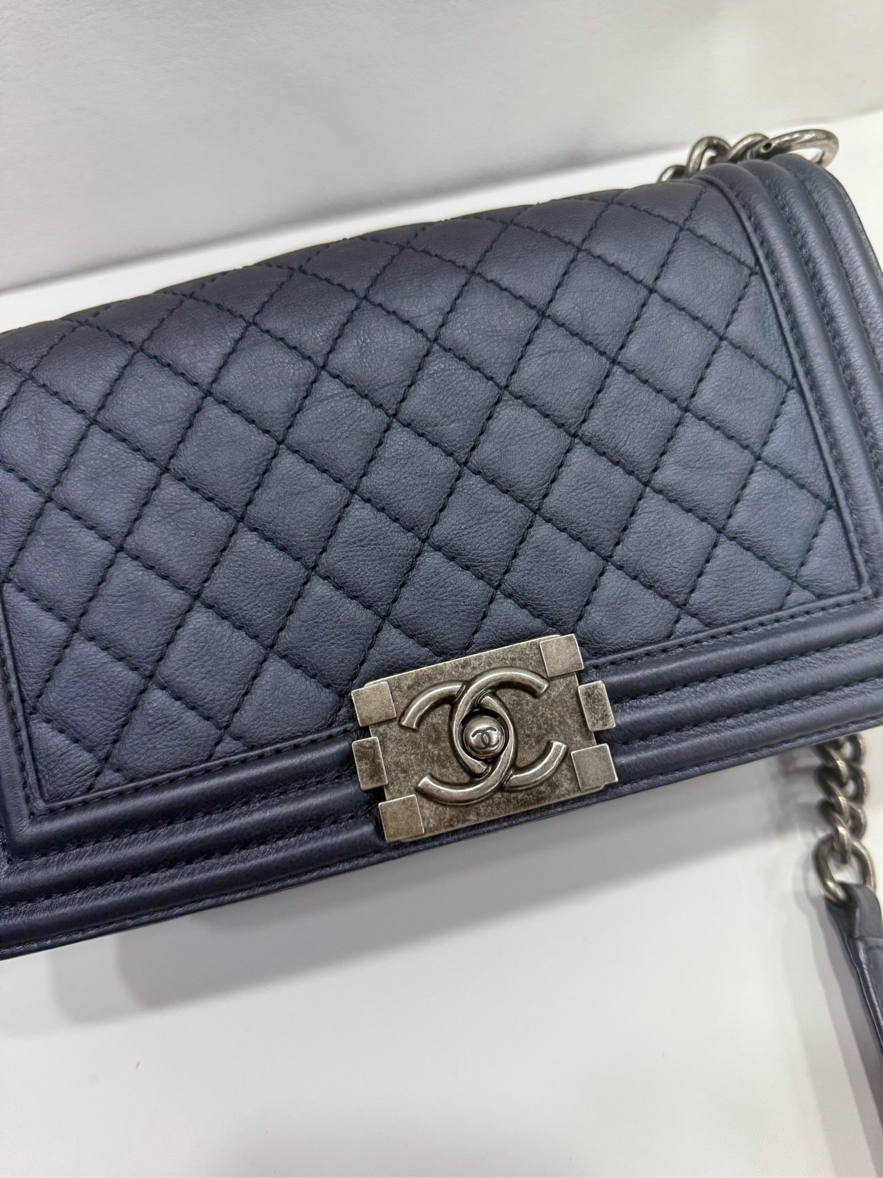 Chanel - Le Boy - Calfskin leather - Blue - (Medium)