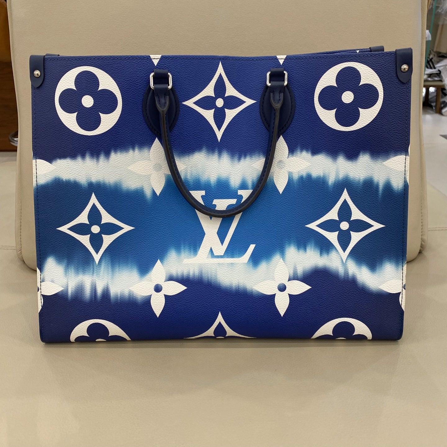 Louis Vuitton - Onthego GM Tie-Dye Gradient - Monogram Giant coated canvas with leather trim - Blue - (large)
