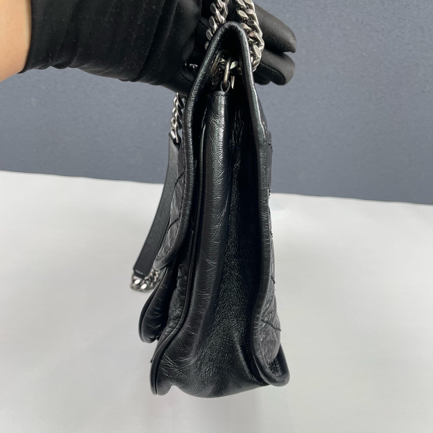 Saint Laurent - Niki Medium Chain Bag - Distressed calfskin leather - Black - (Medium)