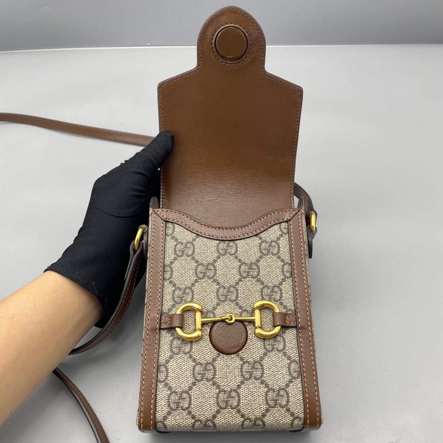 Gucci - Horsebit 1955 Vertical Phone Bag - GG Supreme coated canvas with brown leather trim - Brown - (mini)