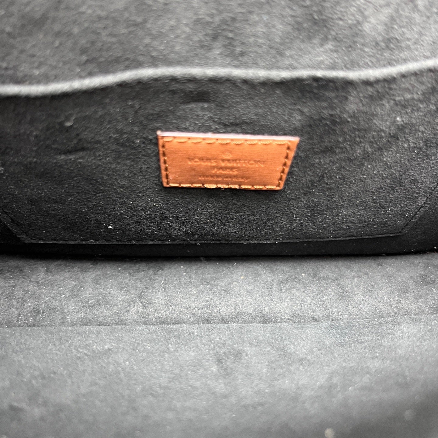 Louis Vuitton - Dauphine Messenger Bag - Monogram coated canvas with leather trim - Brown - (medium)
