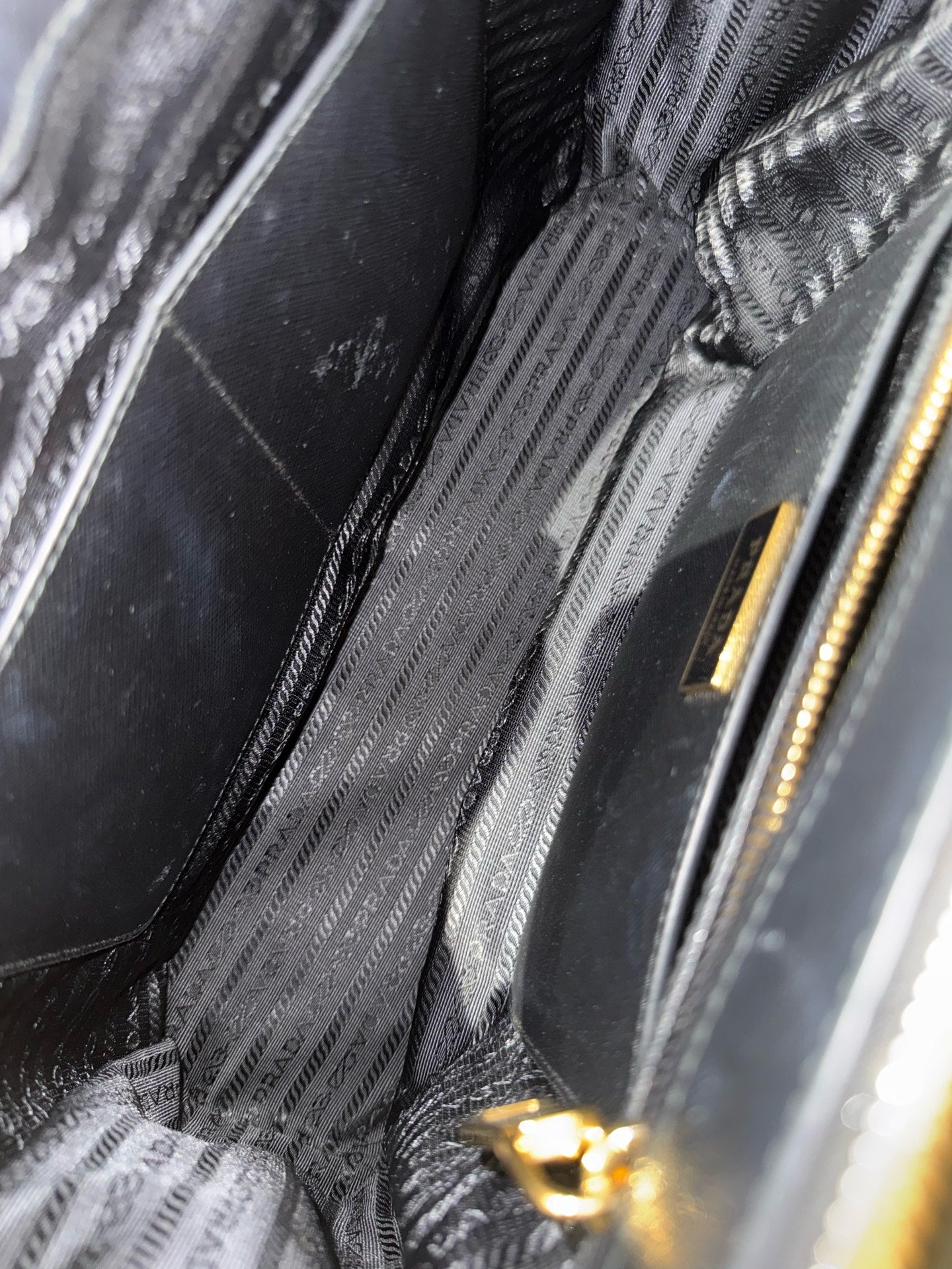Prada - Galleria Tote - Saffiano leather - Black - (Medium)