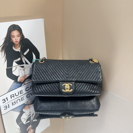 Chanel - Seasonal Flap Bag - Leather - Black - (Small)