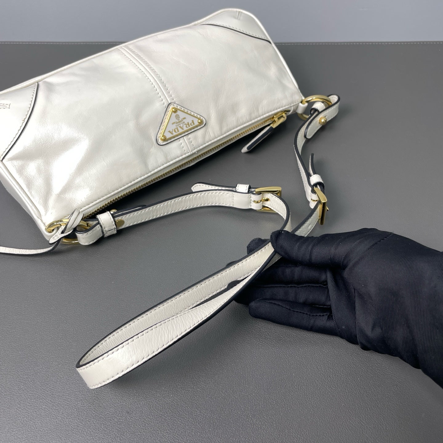 Prada - Re-Edition 2002 - Waxed leather - White - (mini)