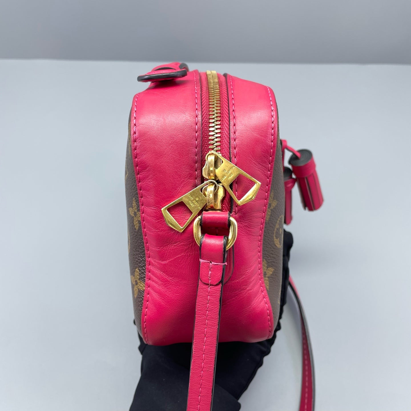 Louis Vuitton - Tassel Camera Bag - Monogram coated canvas with fuchsia leather trim - Multicolour (Brown and Pink) - (mini)