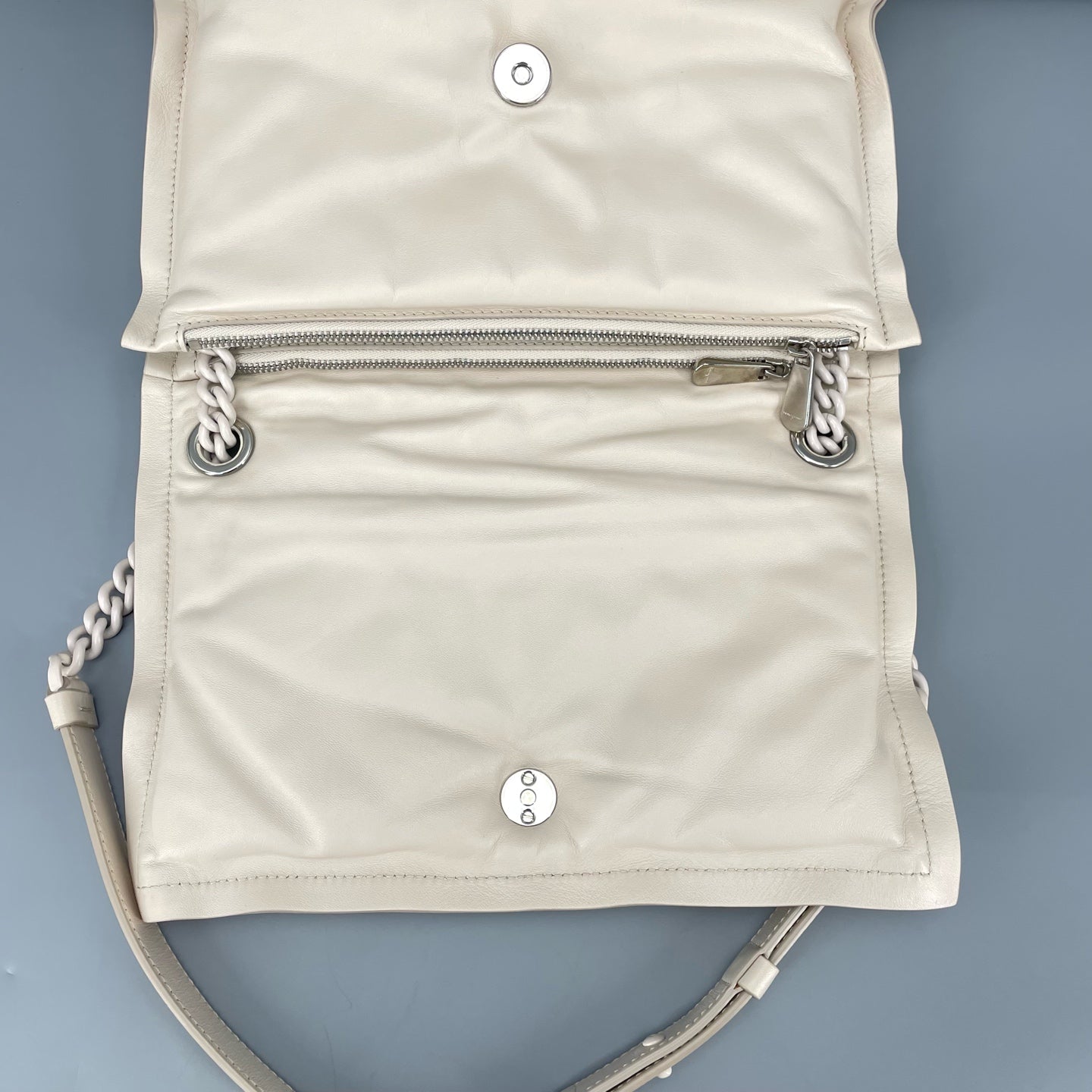 Salvatore Ferragamo - Vara Bow Cloud Flap Bag - Leather - Beige - (small)