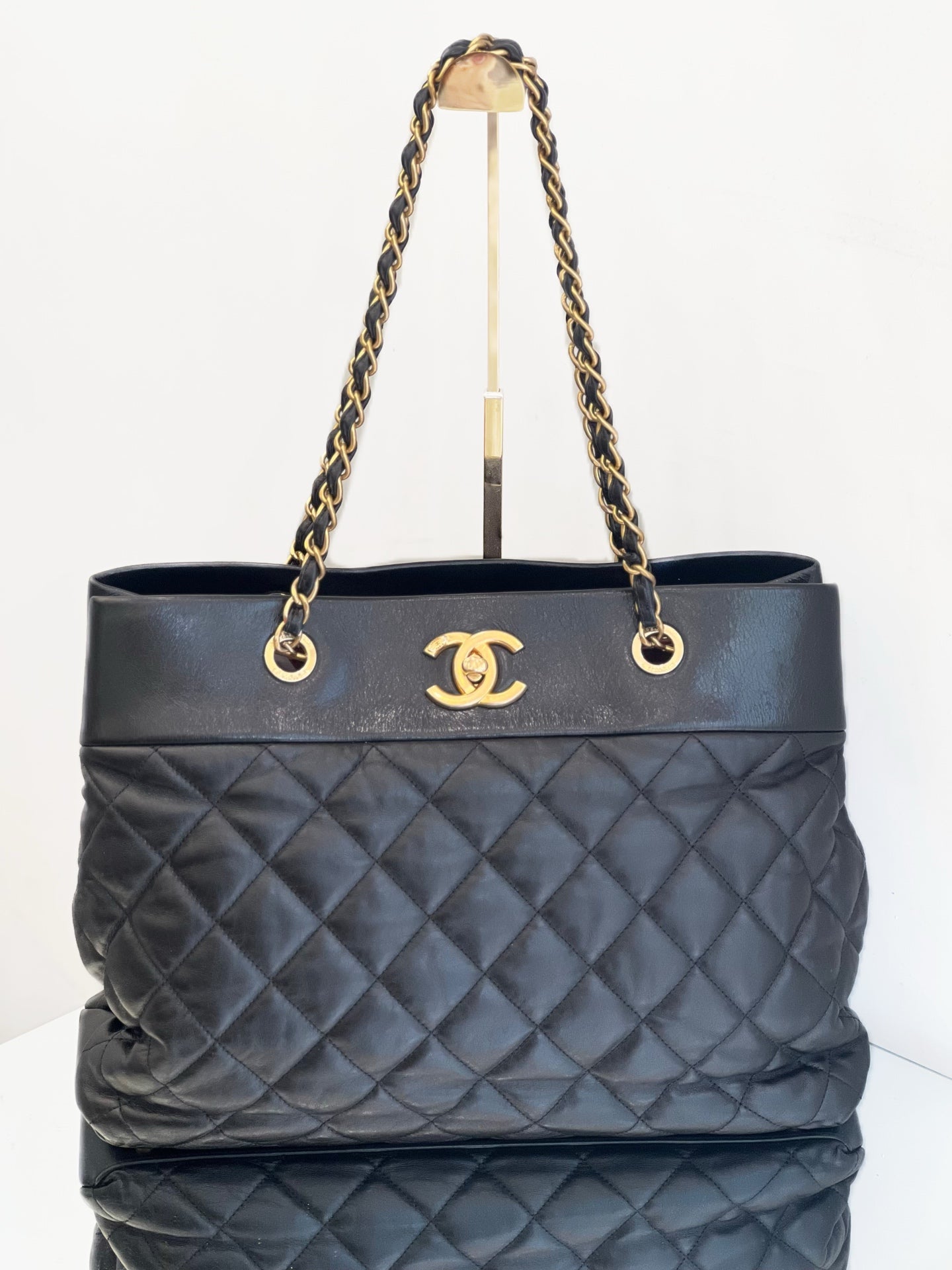 Chanel - Airport Shoulder Tote Bag - Leather - Black - (Large)