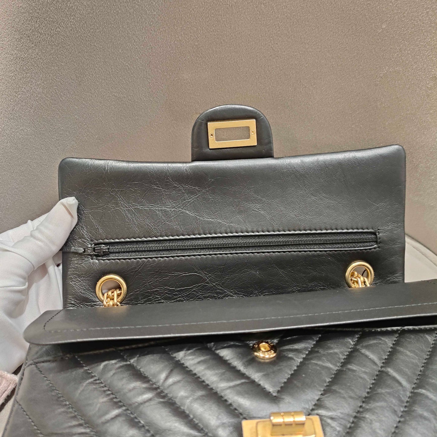 Chanel - 2.55 Reissue Small Flap Bag - Calfskin leather - Black - (Small)