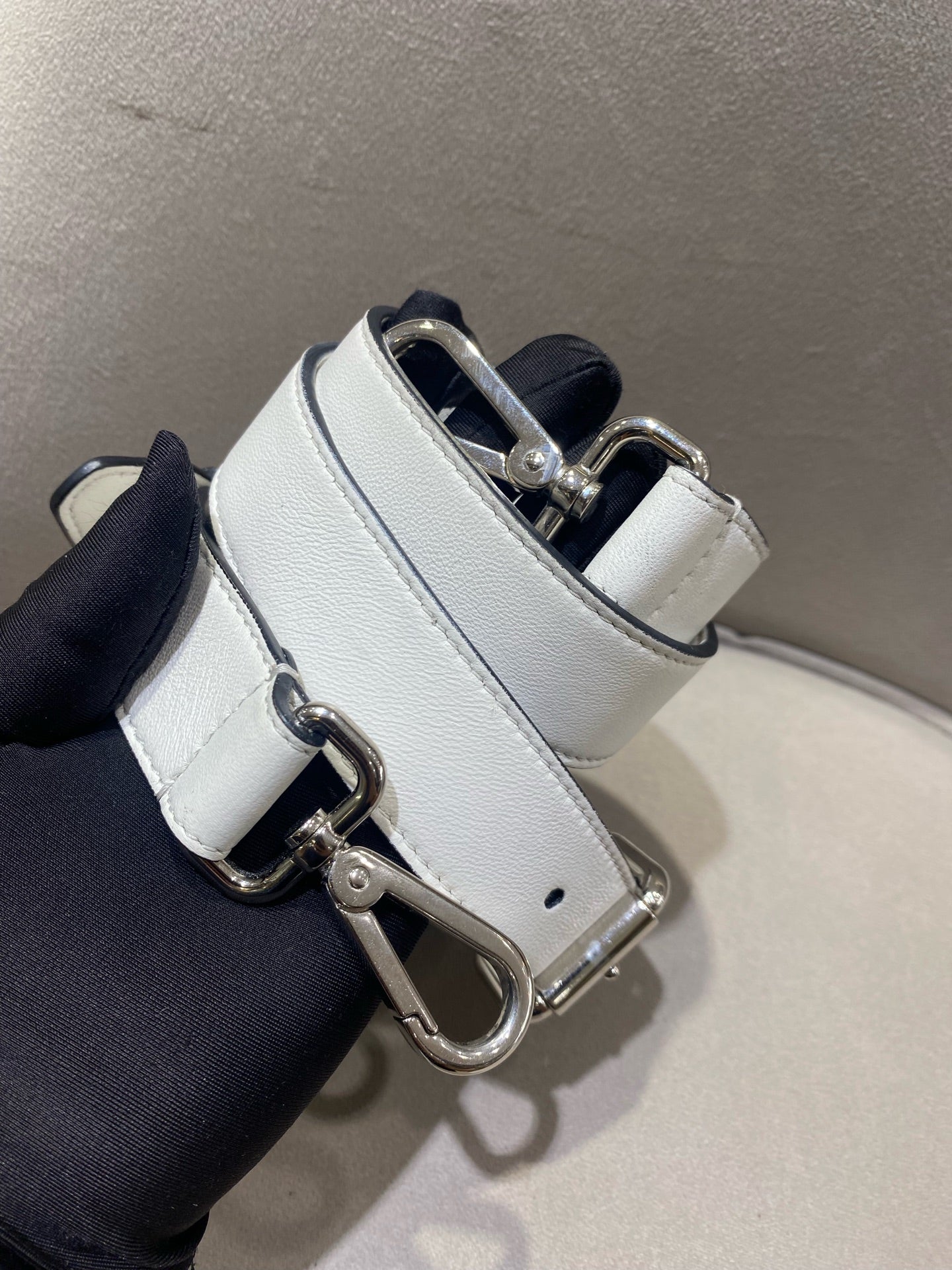 Fendi - Baguette Embossed FF Pattern - Grained leather - White - (Medium)