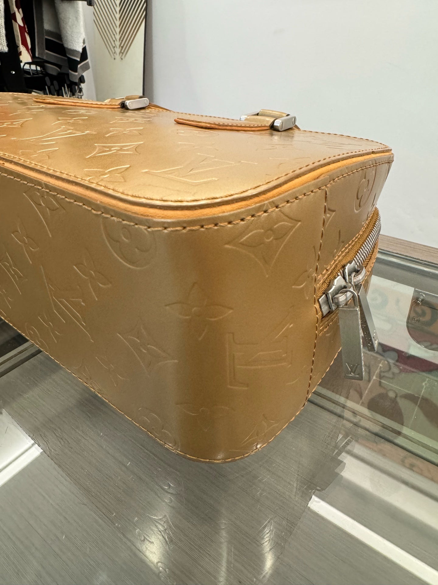Louis Vuitton - Matte Monogram Vernis Bowling Bag - Monogram Vernis patent leather - Beige - (medium)
