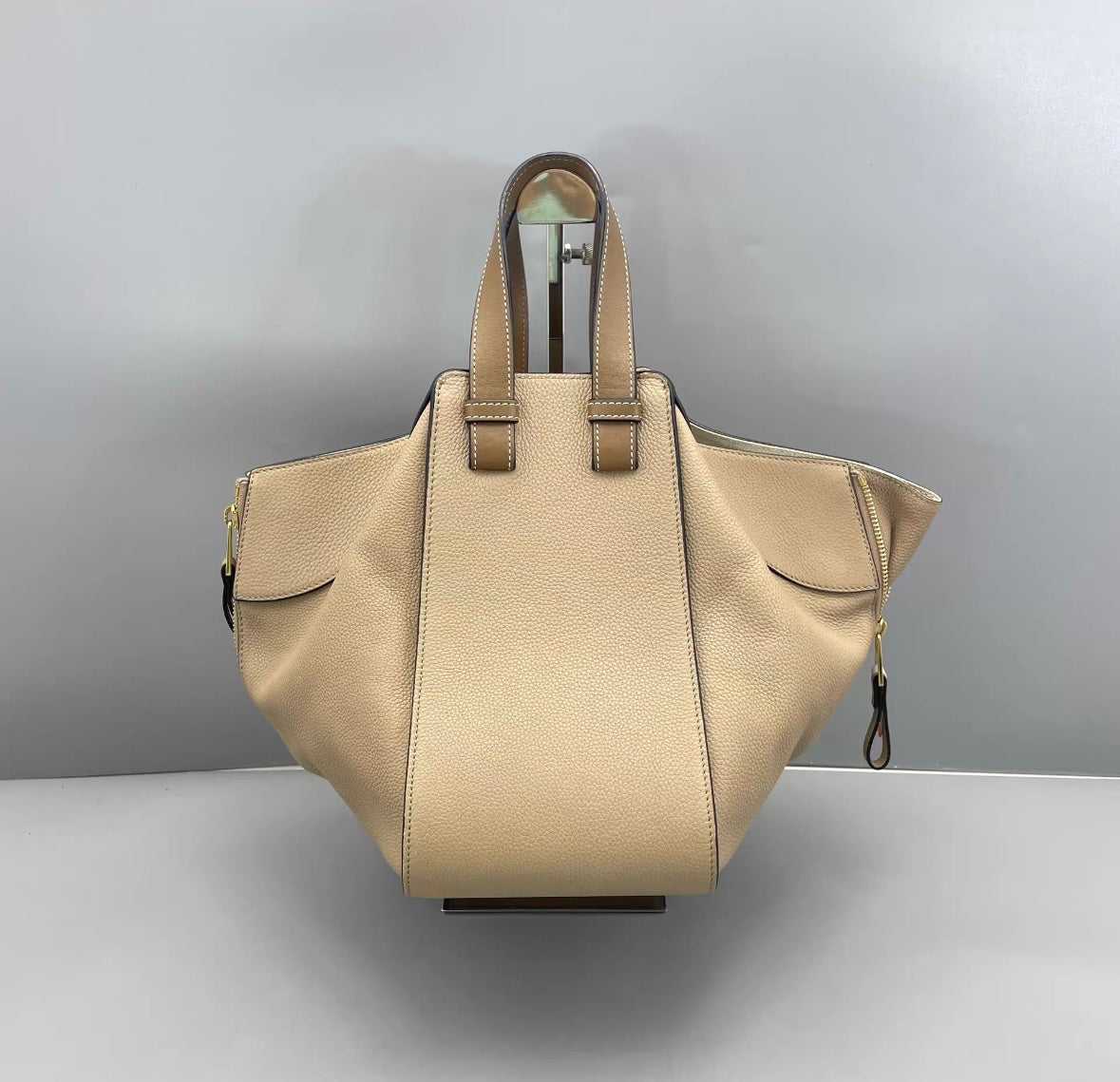 Loewe - Hammock Bag - Grained leather - Beige with Tan accents - (Medium)