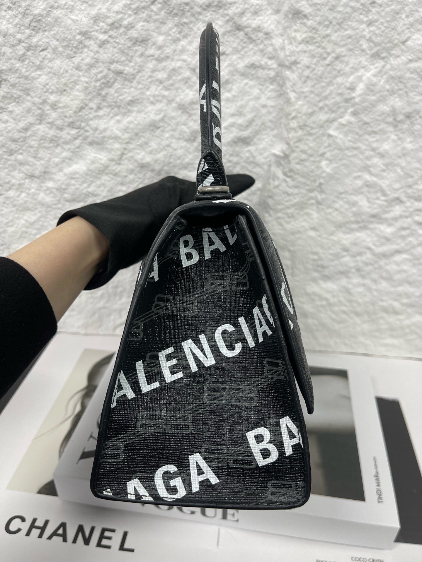 Balenciaga - Hourglass Top Handle Bag with Barrage Logo - Leather - Black - (small)