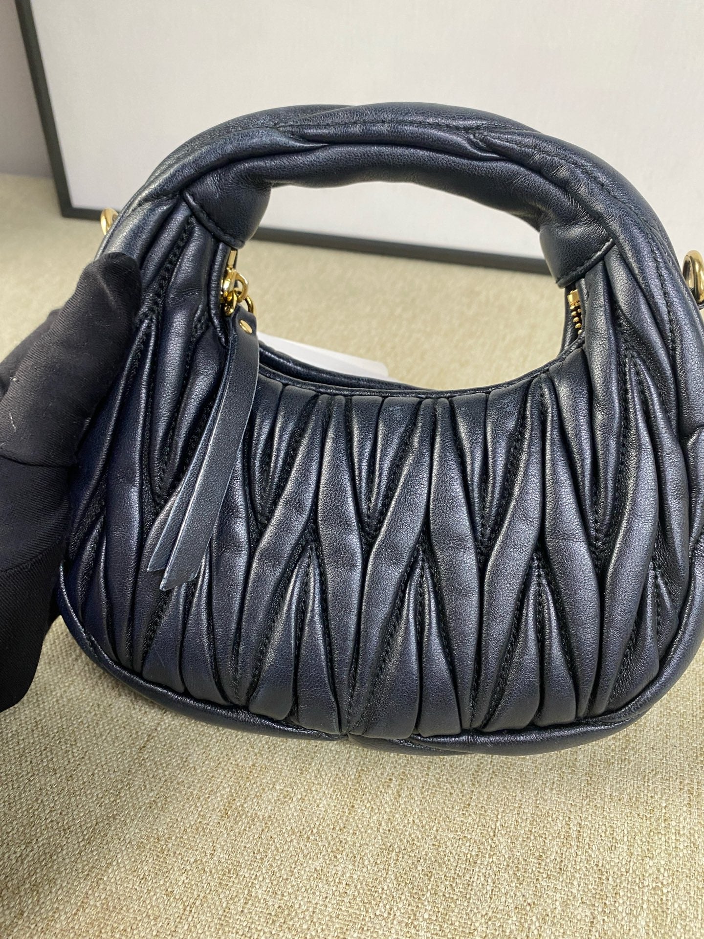 Miu Miu - Wander Hobo Mini Pleated Bag - Lambskin leather - Black - (mini)