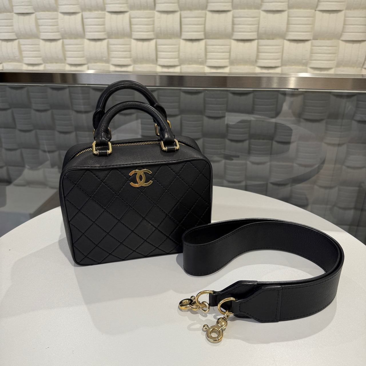 Chanel - Top Handle Box Bag - Quilted smooth calfskin leather - Black - (mini)