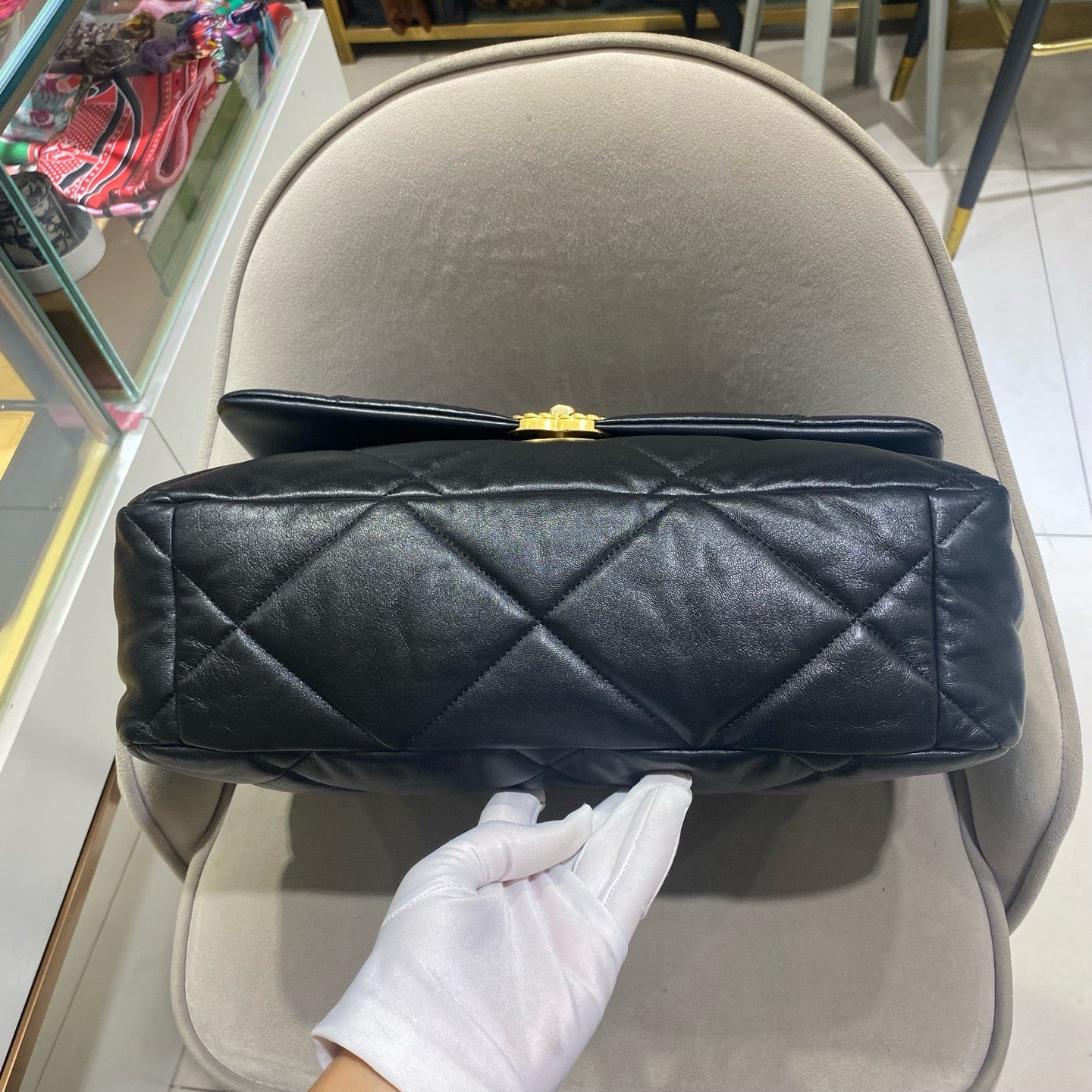 Chanel - 19 Bag Maxi - Lambskin leather - Black - (Large)