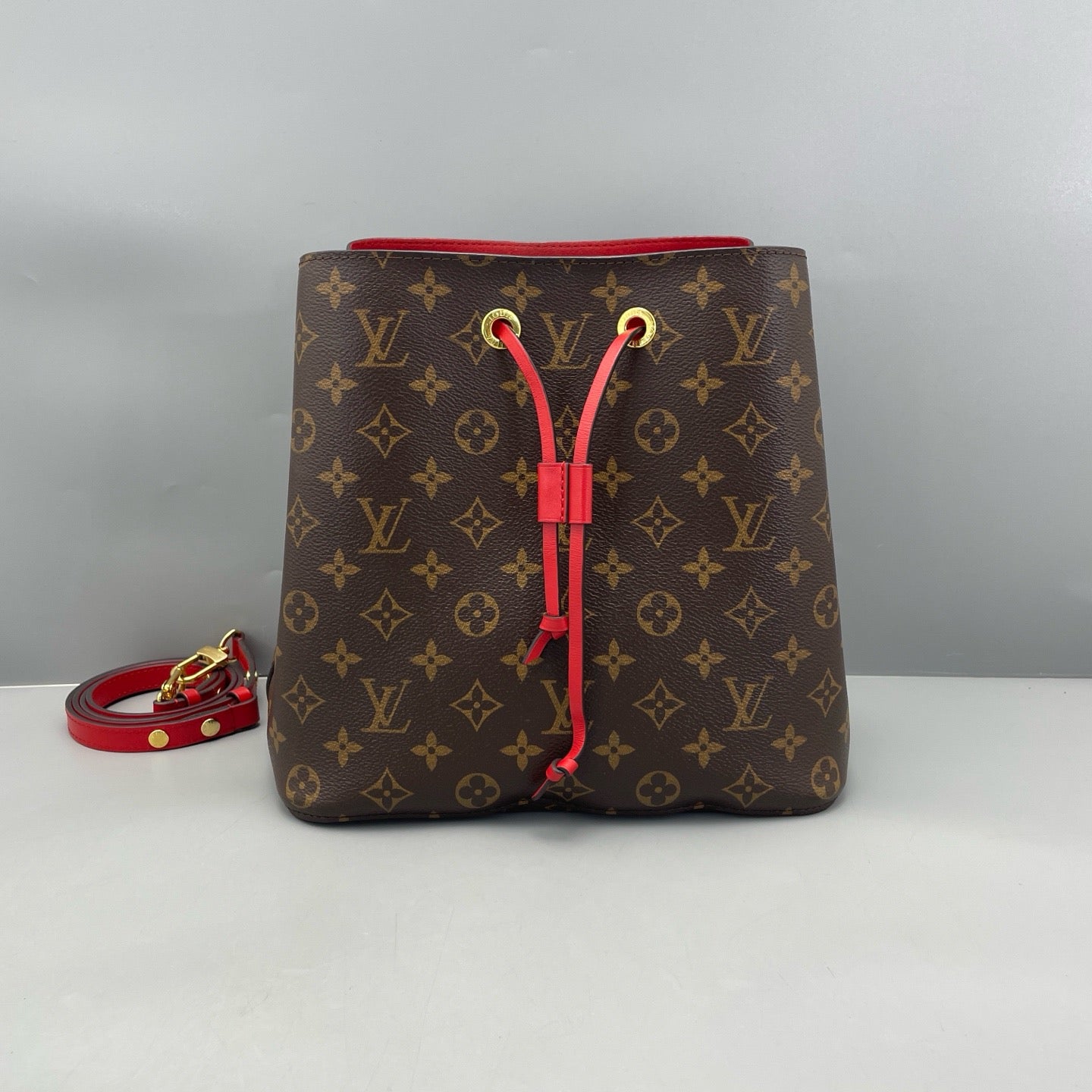 Louis Vuitton - NeoNoe - Monogram coated canvas with red leather trim - Brown - (medium)