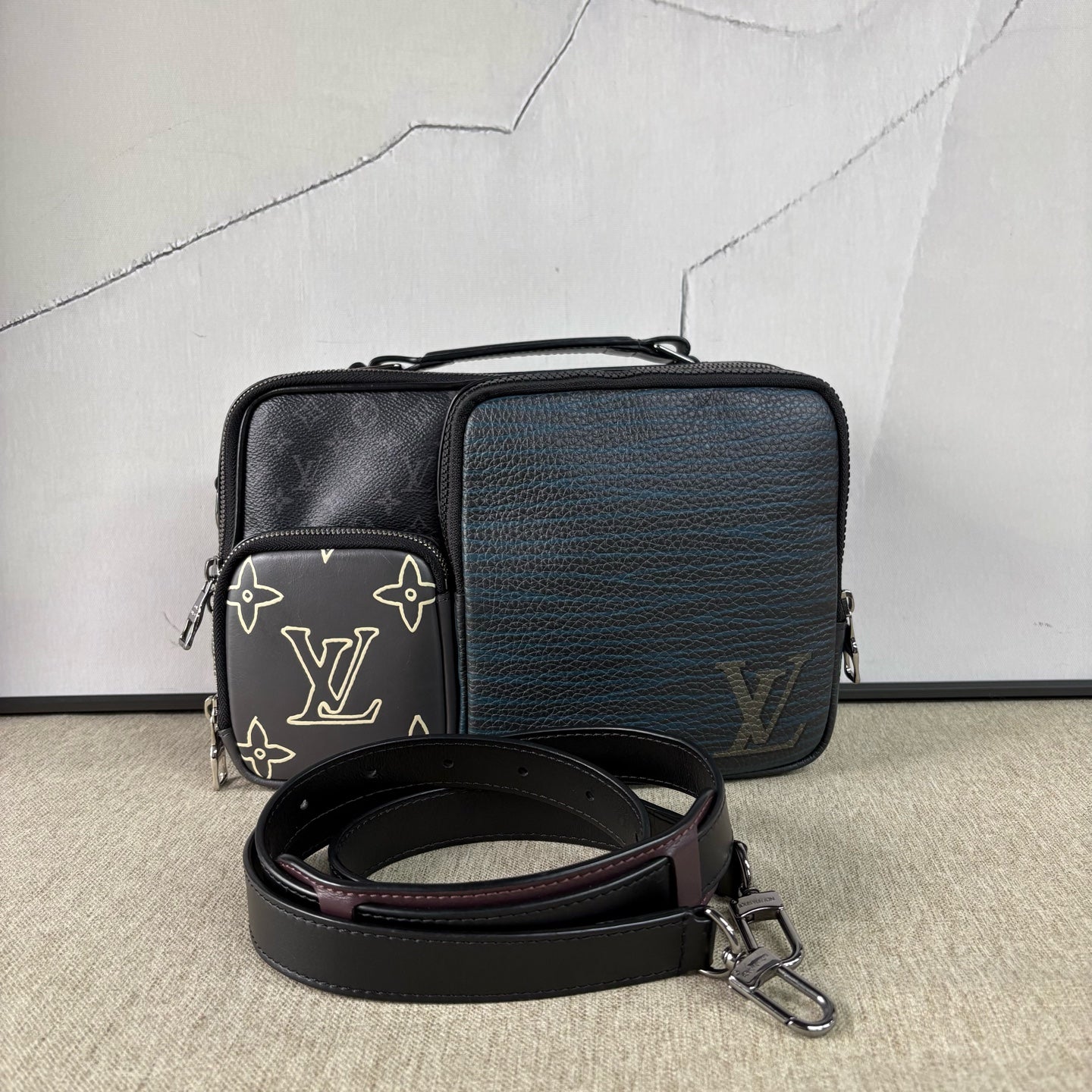 Louis Vuitton - Multipocket Messenger Bag - Monogram Eclipse coated canvas and grained leather - Multicolour - (medium)