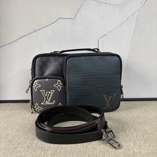 Louis Vuitton - Multipocket Messenger Bag - Monogram Eclipse coated canvas and grained leather - Multicolour - (medium)