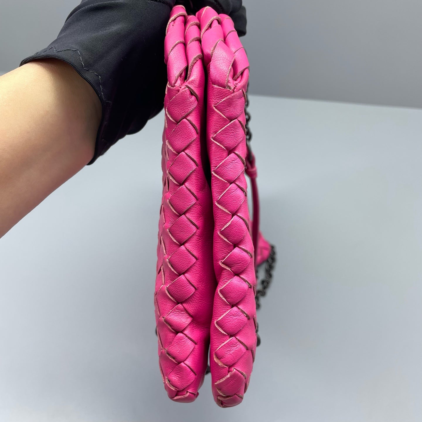 Bottega Veneta - Intrecciato Chain Shoulder Bag - Lambskin leather - Fuchsia - (medium)