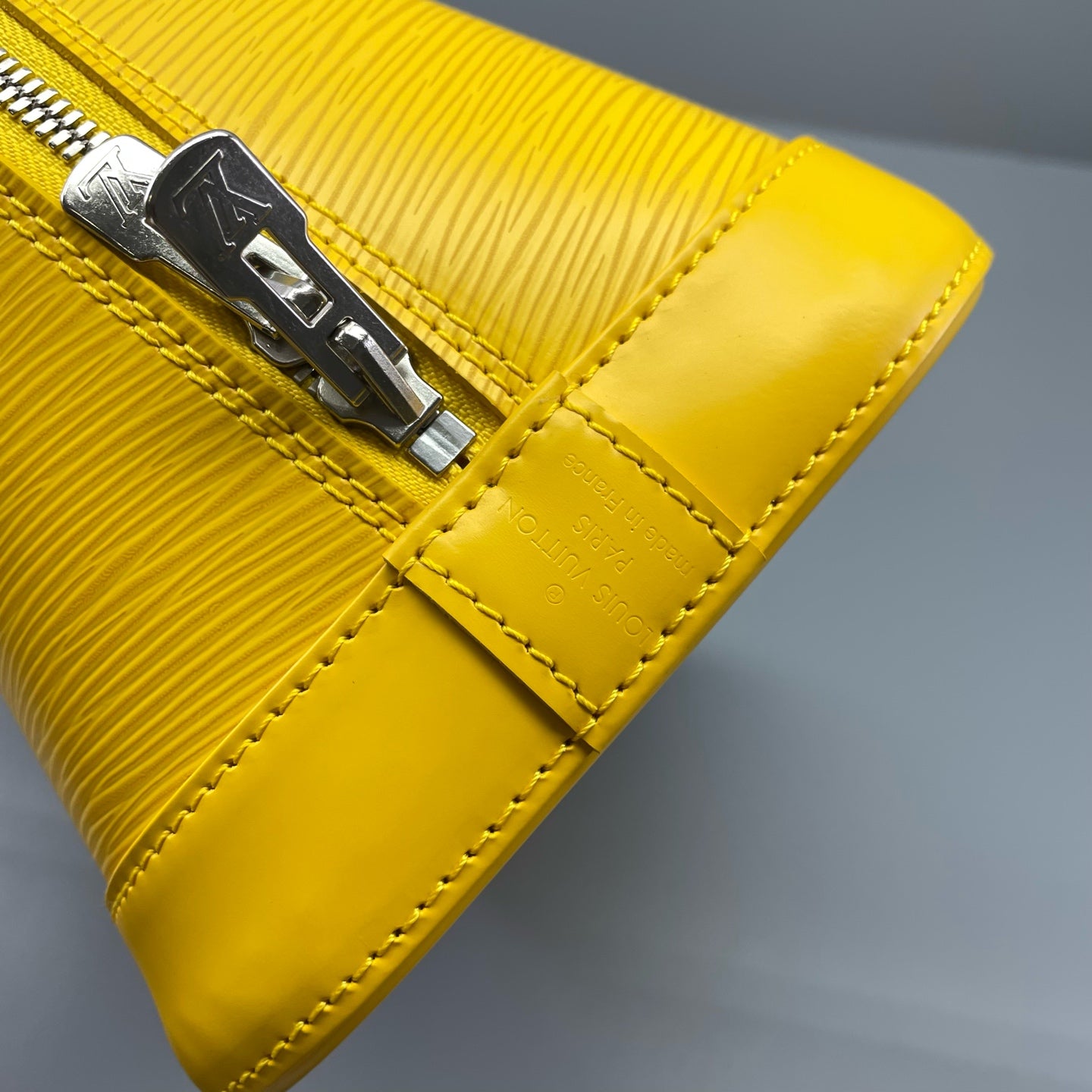 Louis Vuitton - Alma MM - Epi Leather - Yellow - (medium)