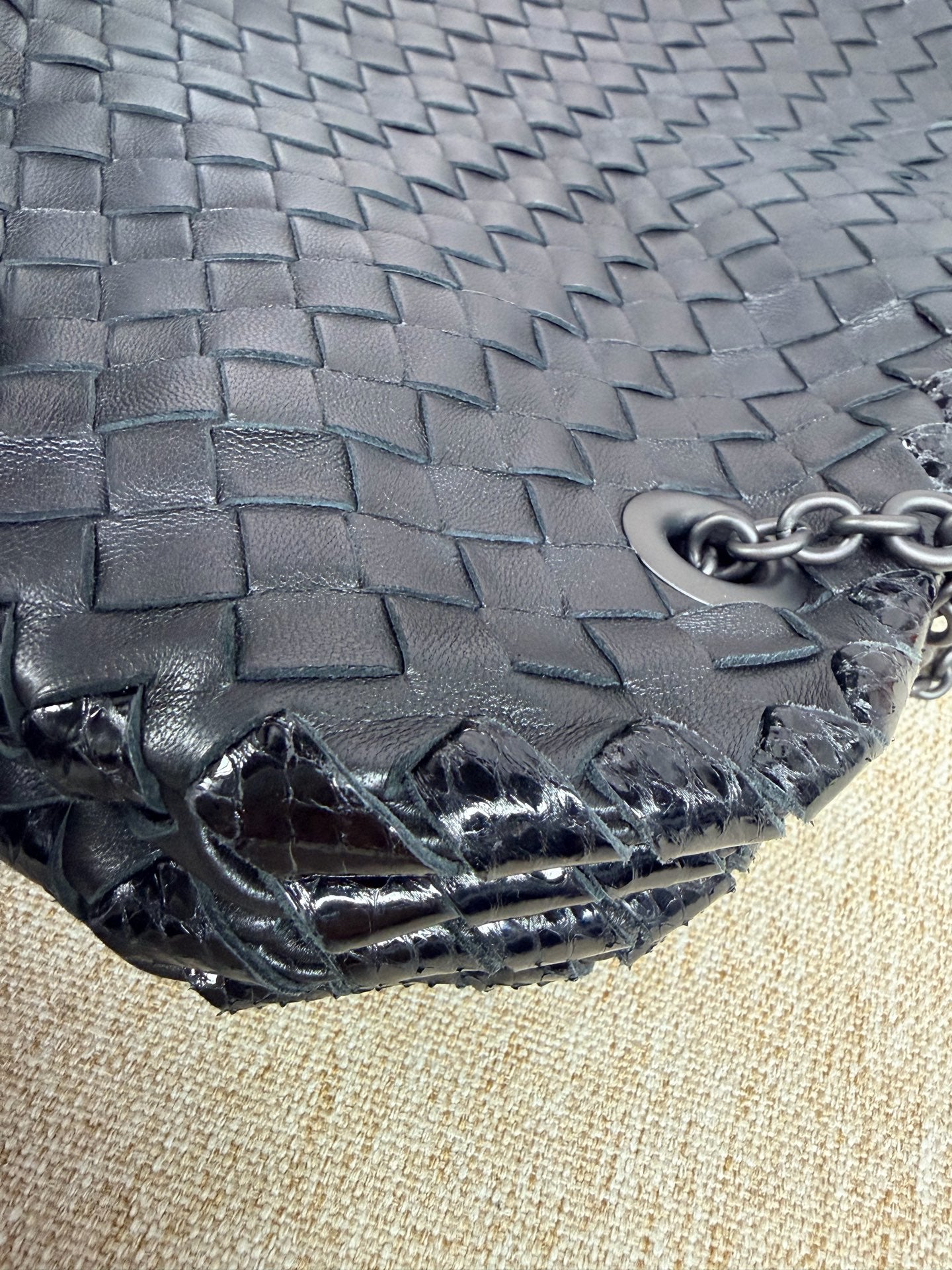 Bottega Veneta - Intrecciato Chain Shoulder Bag - Lambskin leather and snakeskin - Black - (medium)