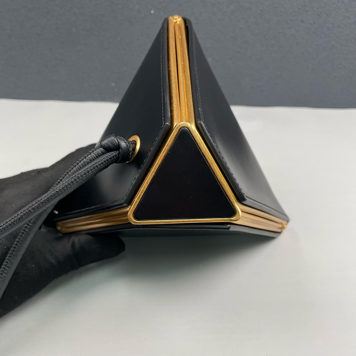 Bottega Veneta - Triangle Clutch - Leather - Black - (mini)