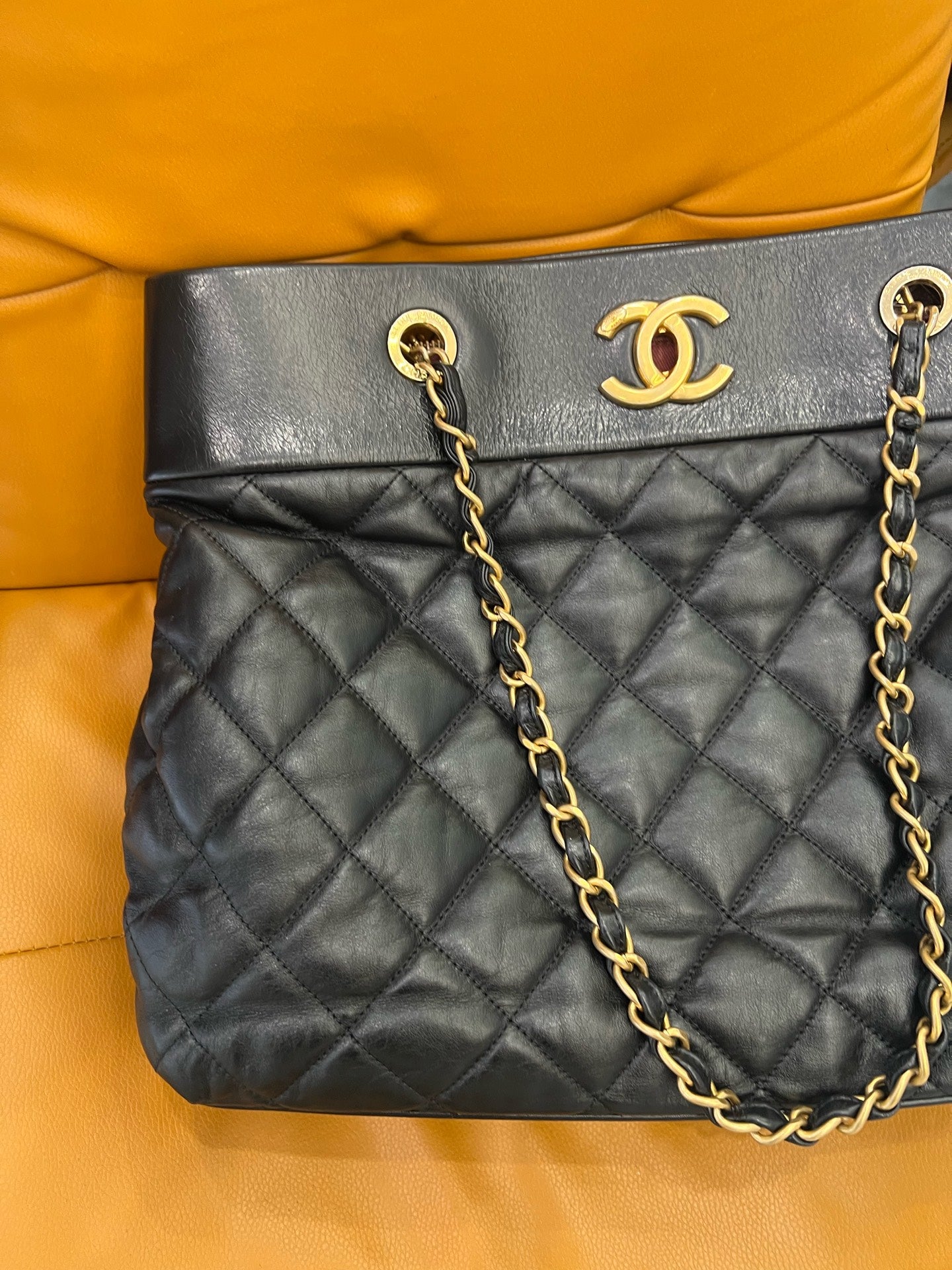 Chanel - Airport Shoulder Tote Bag - Leather - Black - (Large)