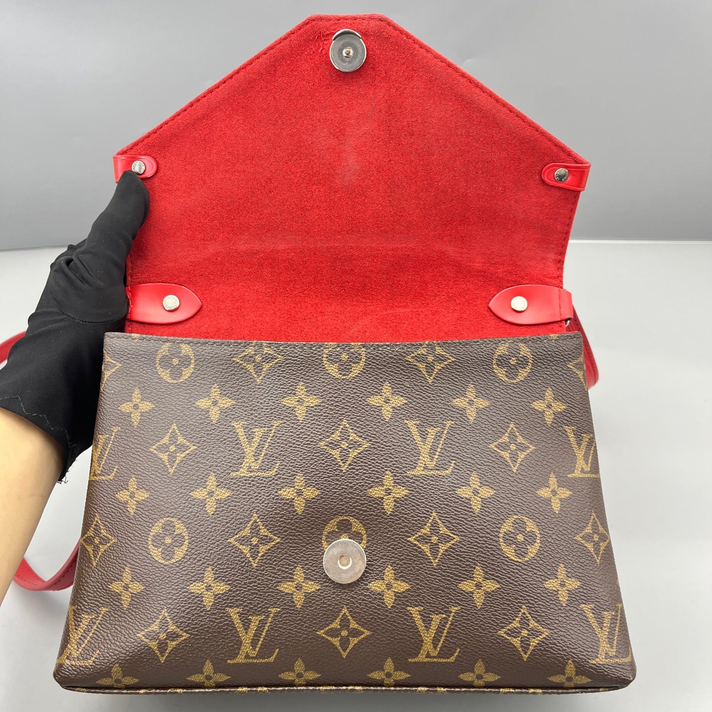 Louis Vuitton - Monogram Canvas and Epi Leather Envelope Messenger Bag - Monogram coated canvas, Epi leather, Microfiber lining - Red - (small)
