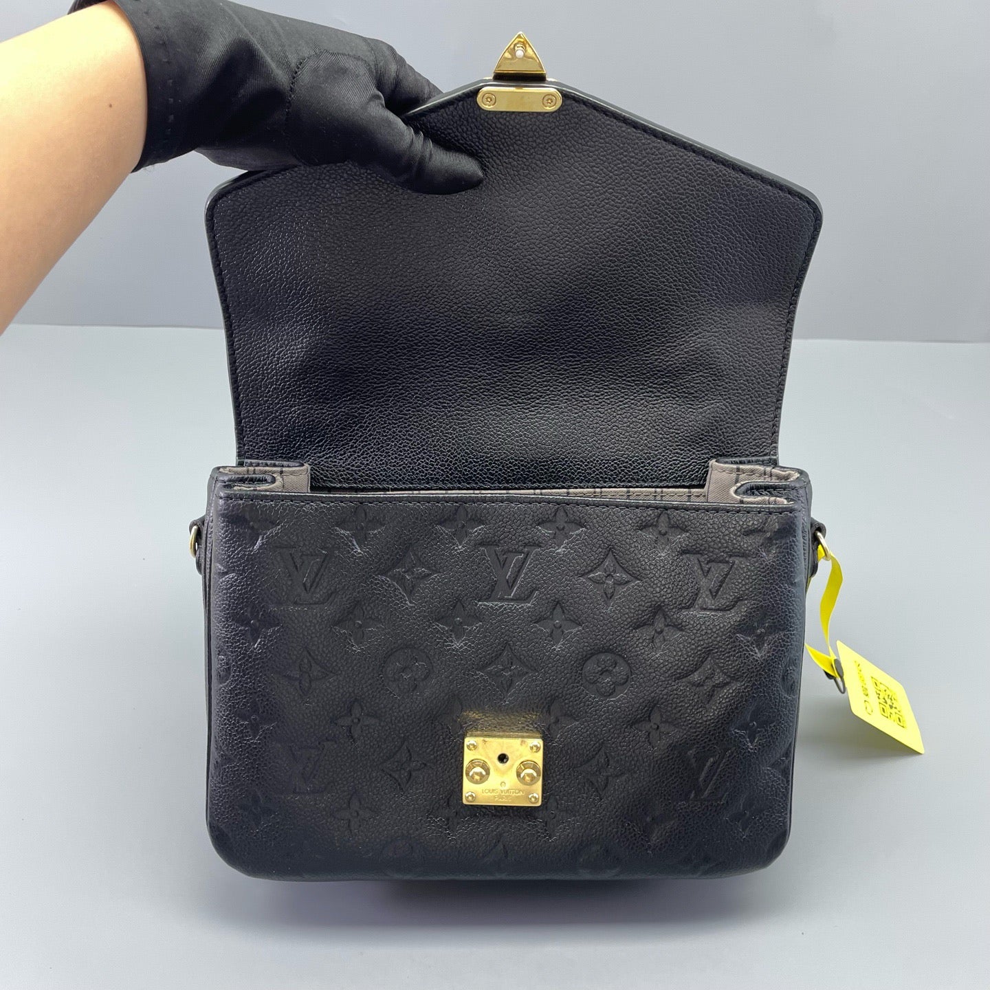 Louis Vuitton - Pochette Metis - Monogram Empreinte leather - Black - (small)
