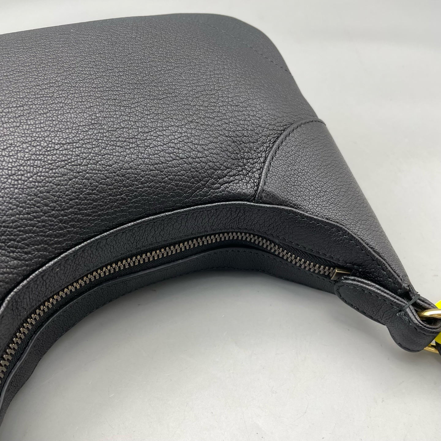 Gucci - Aphrodite Crescent Shoulder Bag - Leather - Black - (medium)