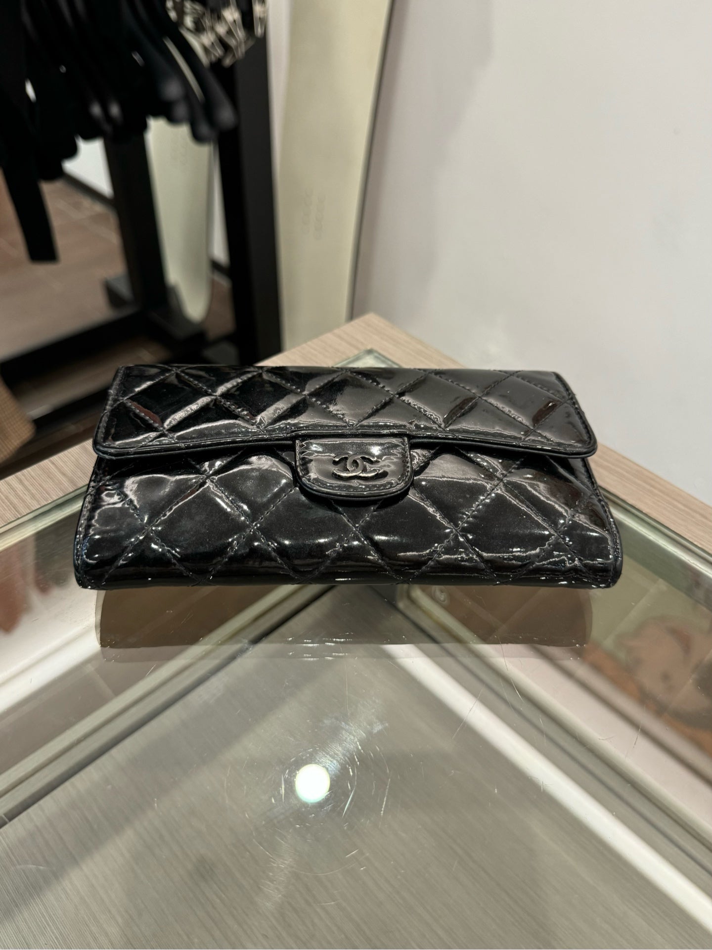 Chanel - Classic Flap Long Wallet - Patent leather - Black - (Medium)