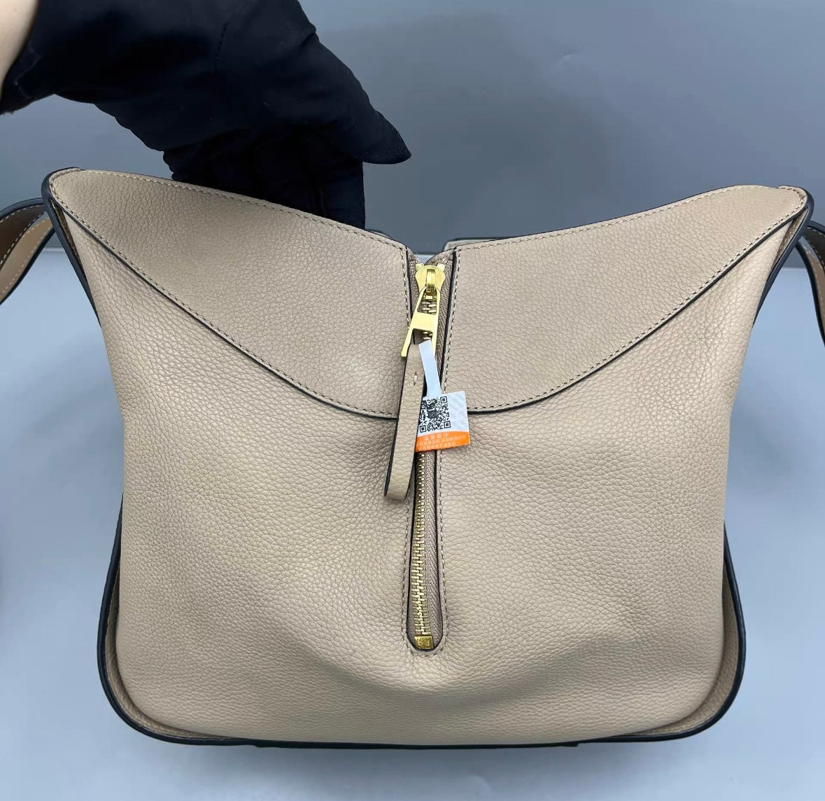 Loewe - Hammock Bag - Grained leather - Beige with Tan accents - (Medium)