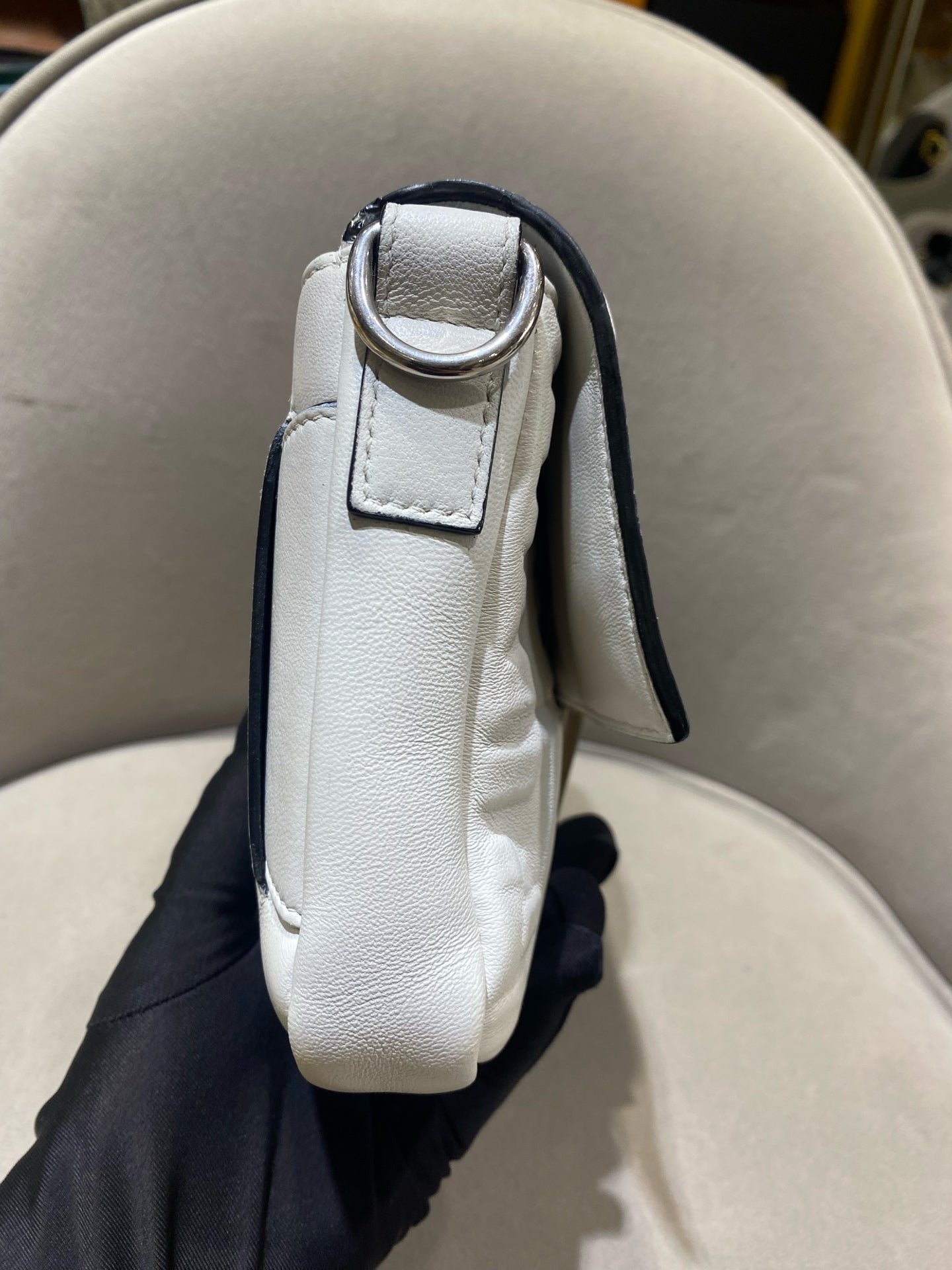 Fendi - Baguette Embossed FF Pattern - Grained leather - White - (Medium)