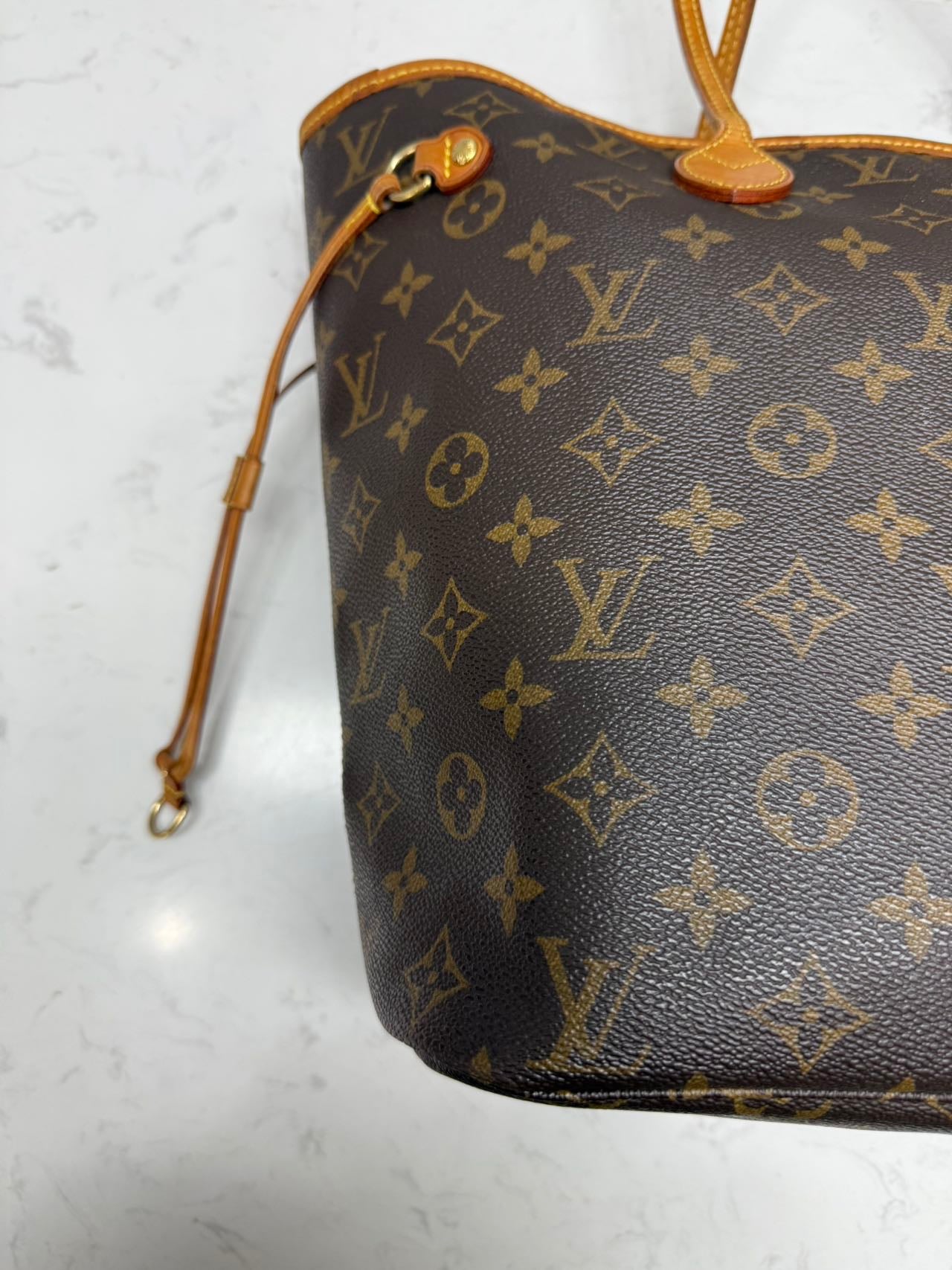 Louis Vuitton - Neverfull MM - Monogram coated canvas with natural cowhide leather trim - Brown - (Medium)