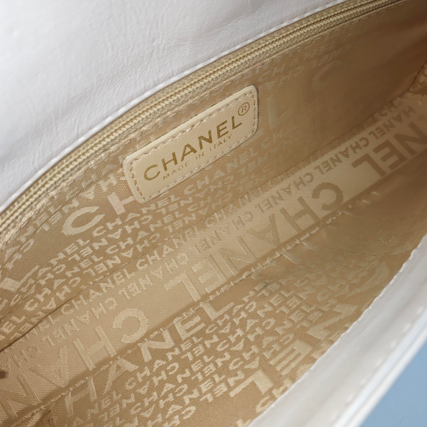 Chanel - Chocolate Bar Shoulder Bag with Large CC Logo - Leather - Beige - (small)