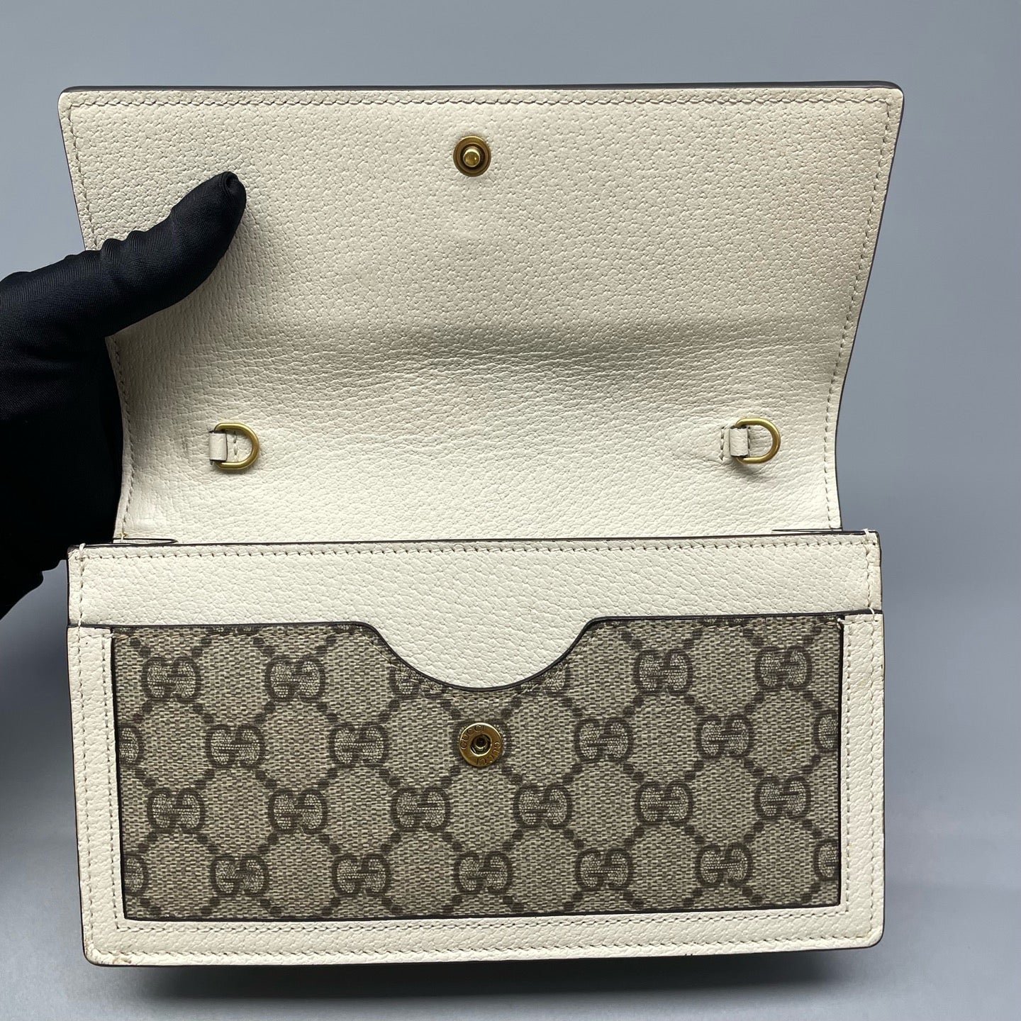 Gucci - Margaret Bee Wallet on Chain - GG Supreme coated canvas with grained leather trim - Beige, White, Red, Green - (Mini)
