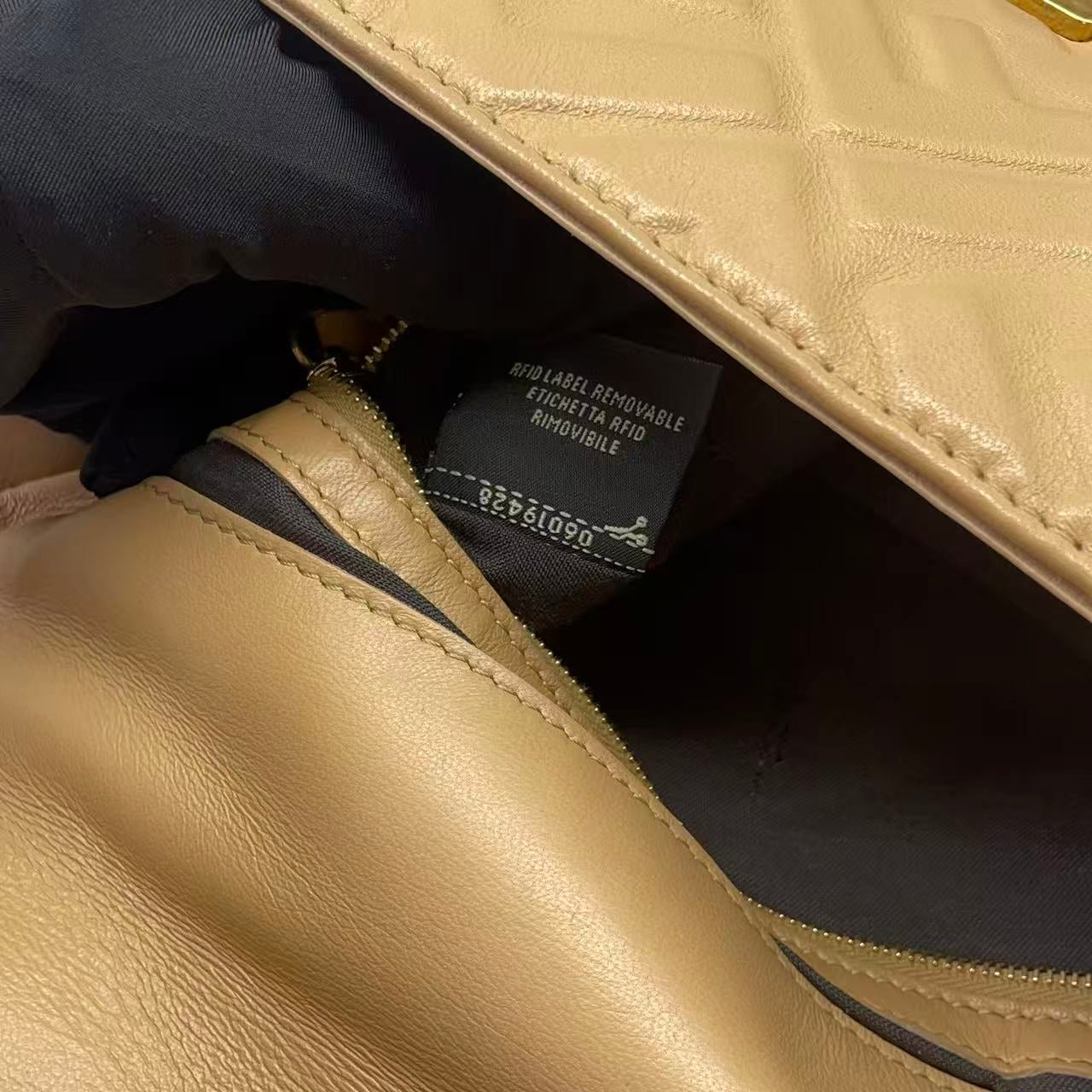 Fendi - Baguette - Leather - Beige - (medium)