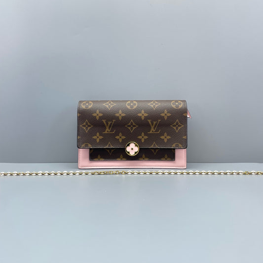 Louis Vuitton - Monogram Flower Lock Pochette - Monogram coated canvas with leather trim - Brown and Pink - (Mini)