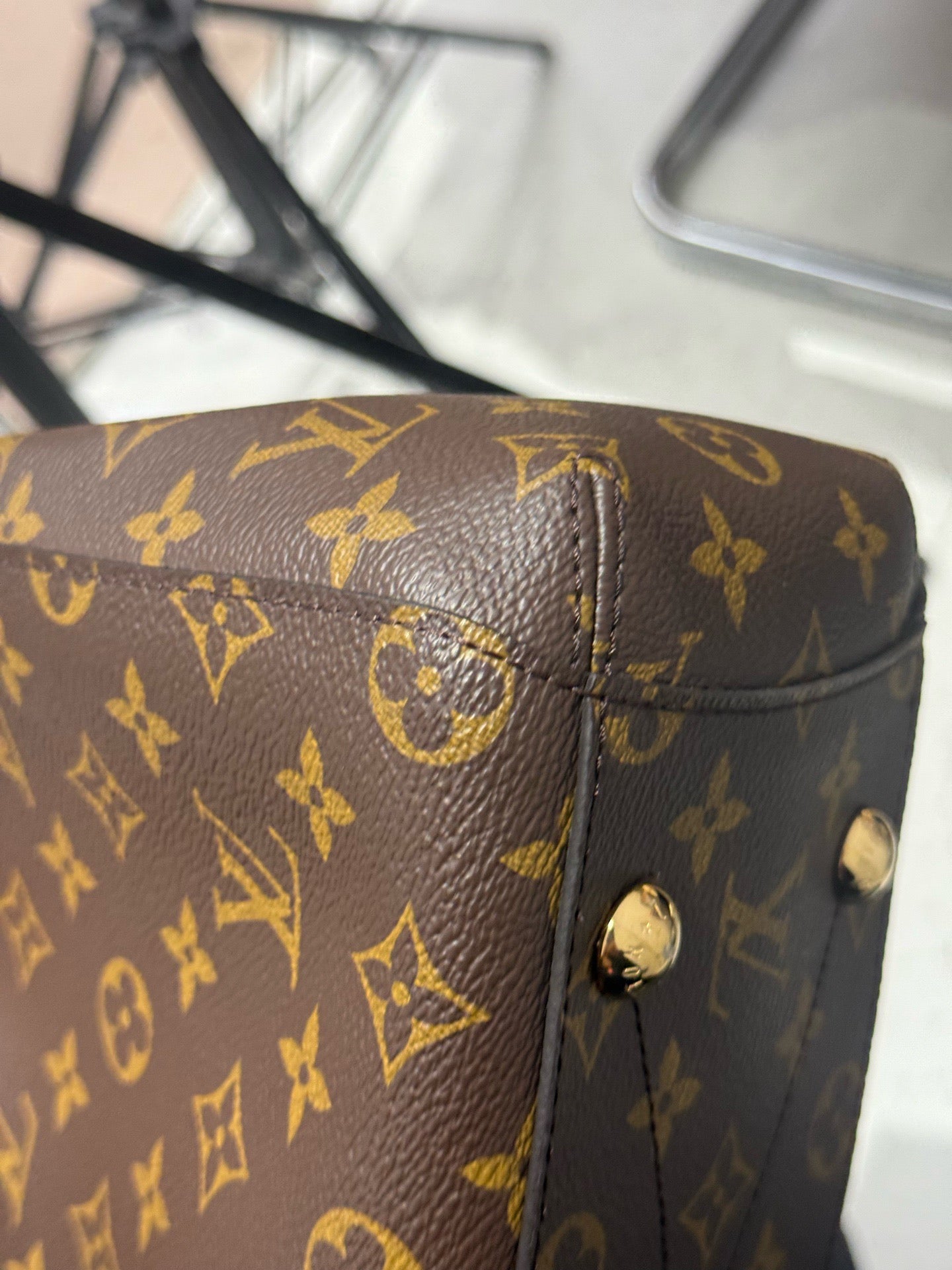 Louis Vuitton - Montaigne BB - Monogram canvas with natural cowhide leather trim - Brown - (medium)