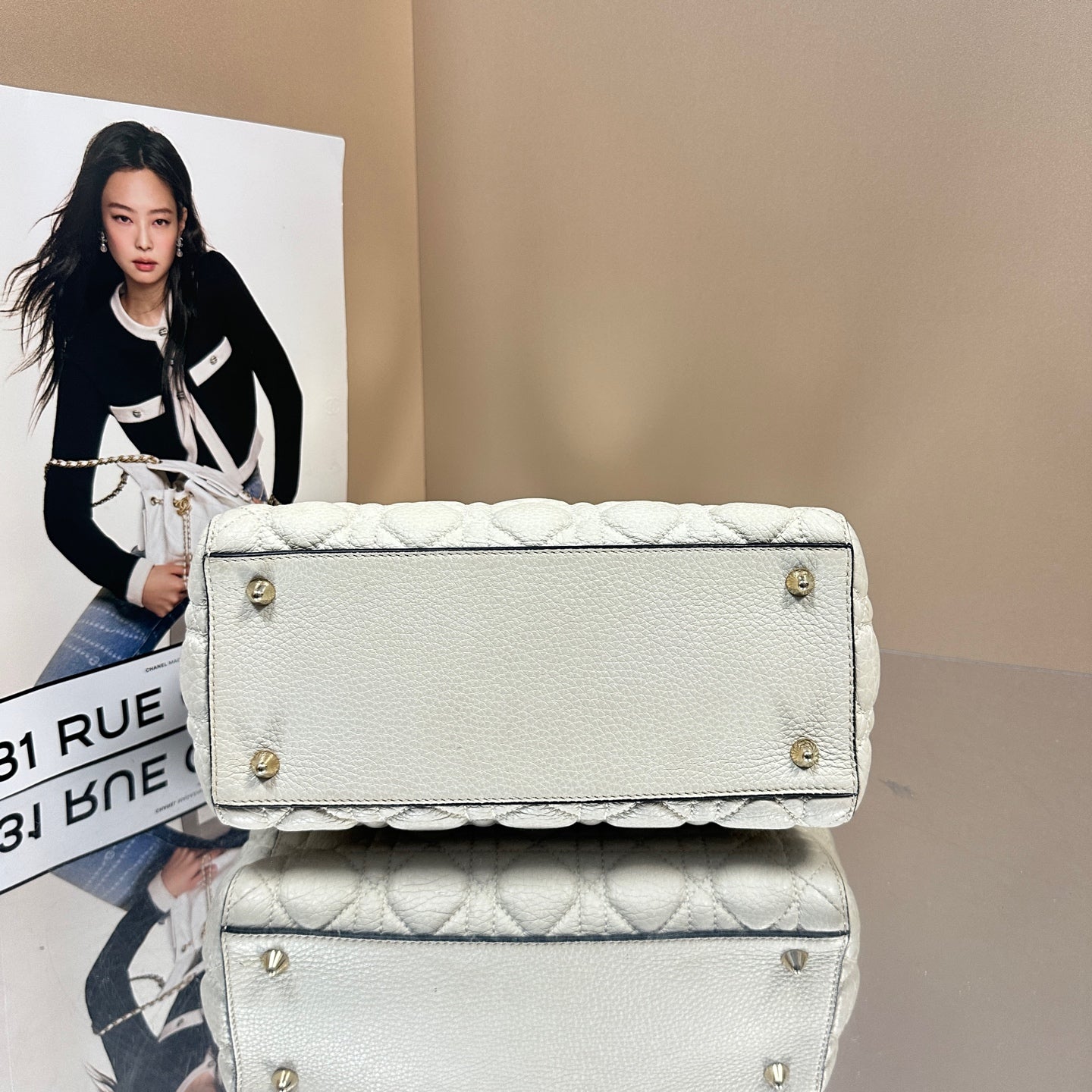 Dior - Lady Dior 5-Grid Medium - Grained calfskin leather - White - (medium)